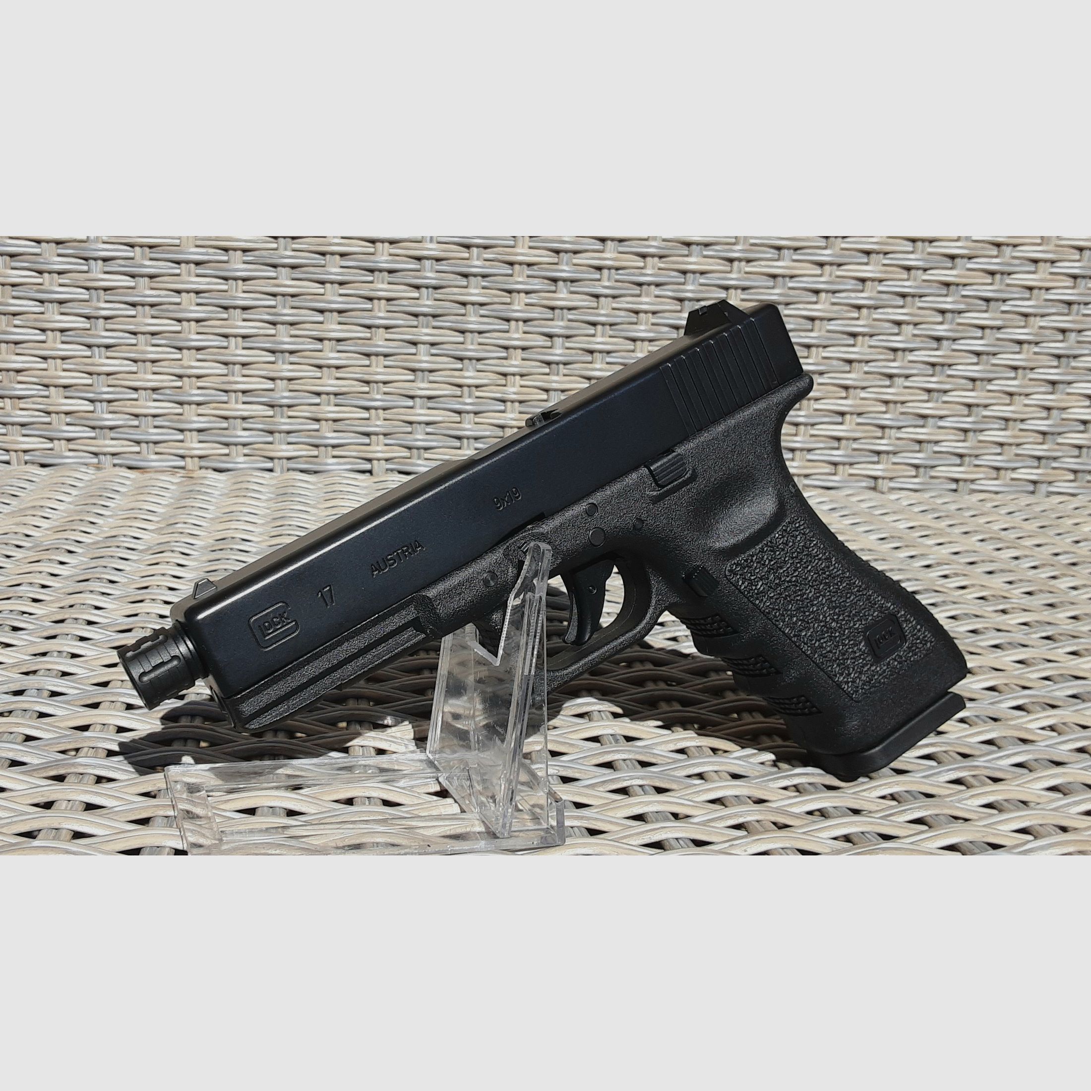 Glock 17 mit Laufgewinde Co2-Pistole Kaliber 4,5 mm Stahl BB / Diabolo Blowback 