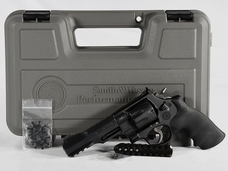 Smith & Wesson M&P R8, canna da 5"