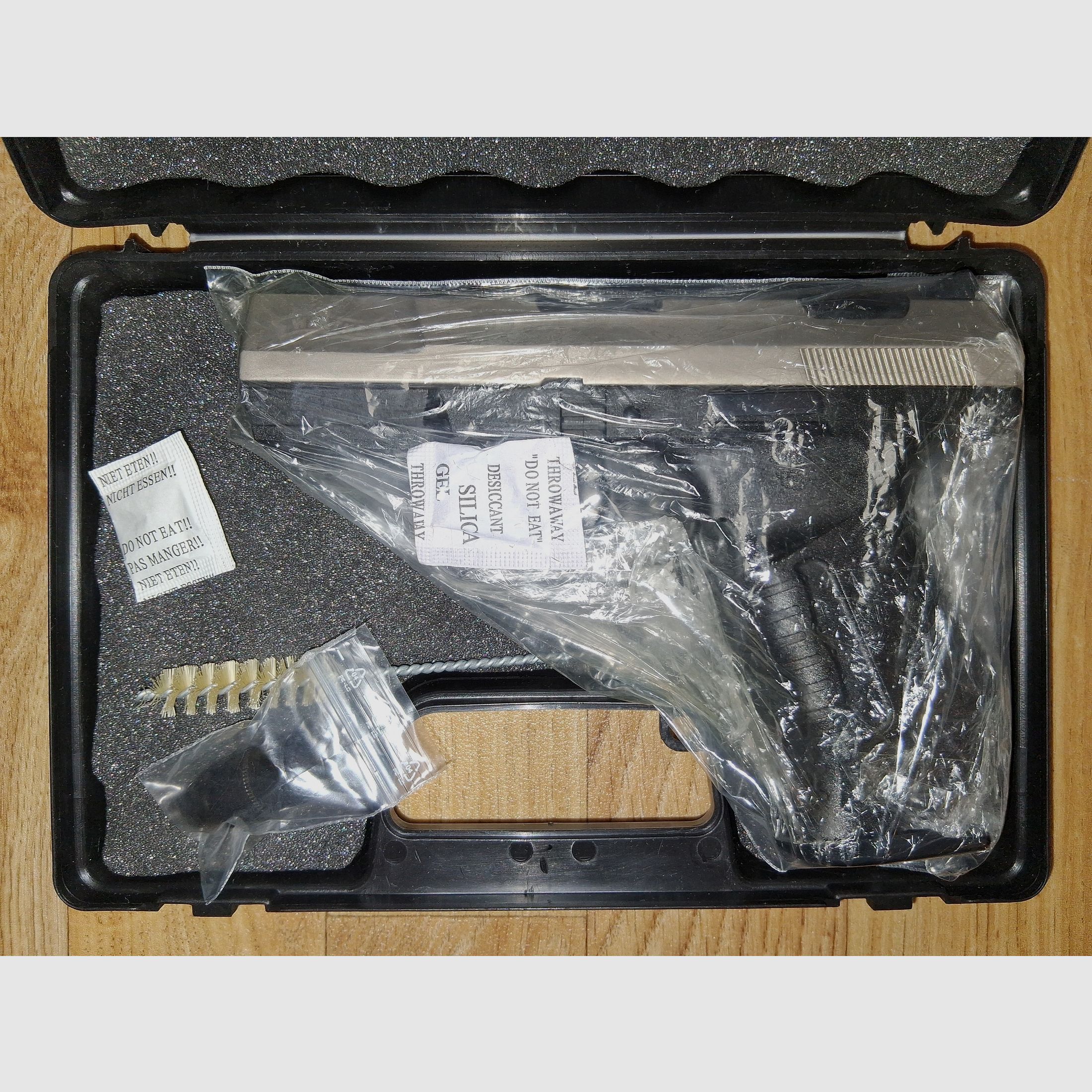 Sammler aufgepasst! Walther P99 bicolor PTB-637 (neuwertig, ungeschossen), 2 Magazine + Walther Zubehör