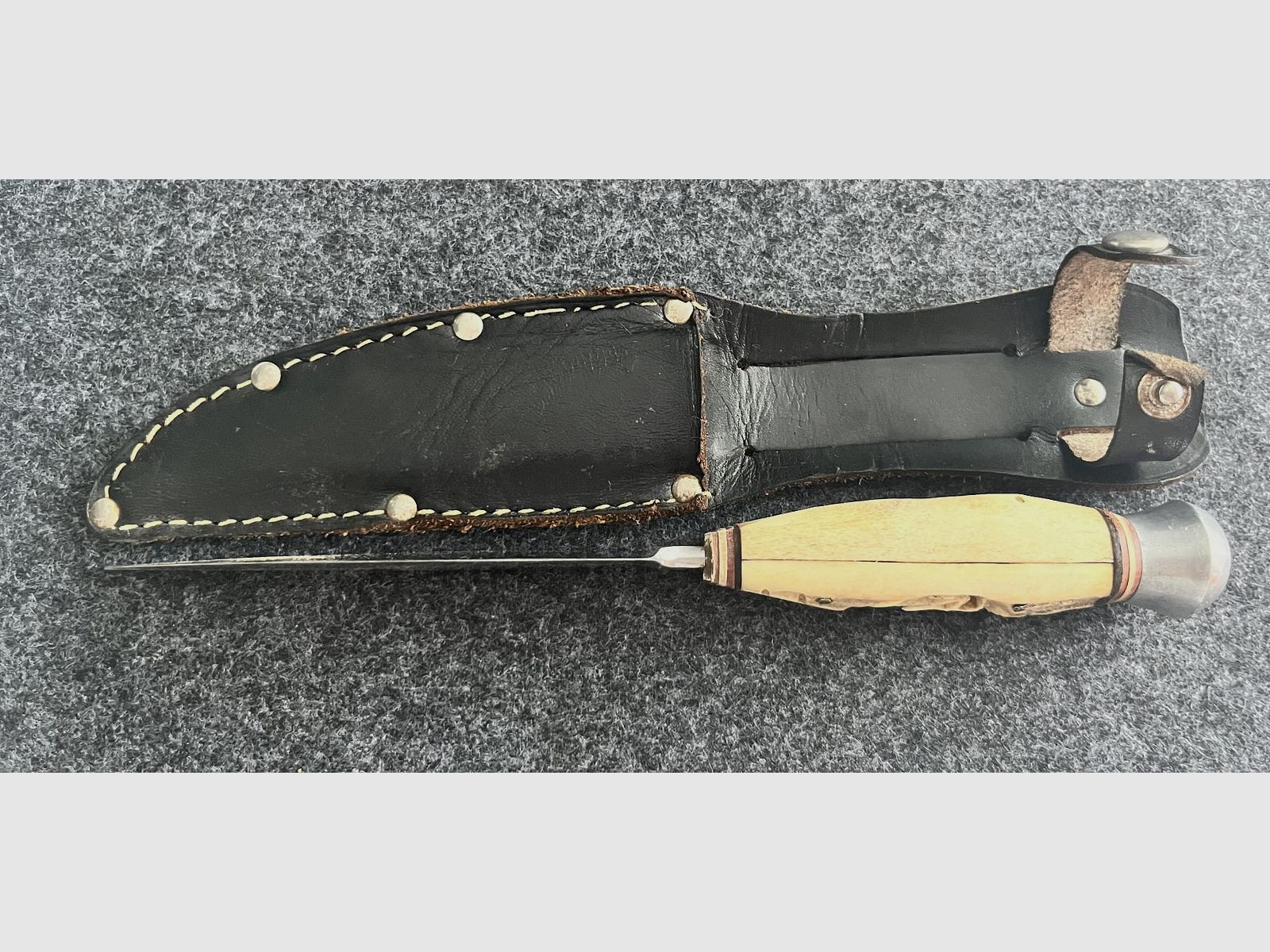 Solingen hunting knife "Ackermännchen" – Real horn handle with fine deer carving & leather sheath