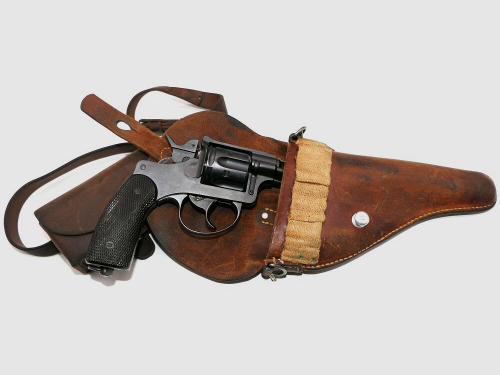 Wapenfabriek Bern Revolver Zwitserse Ordonnantie Mod.1929 in kaliber 7,5. Inclusief accessoires
