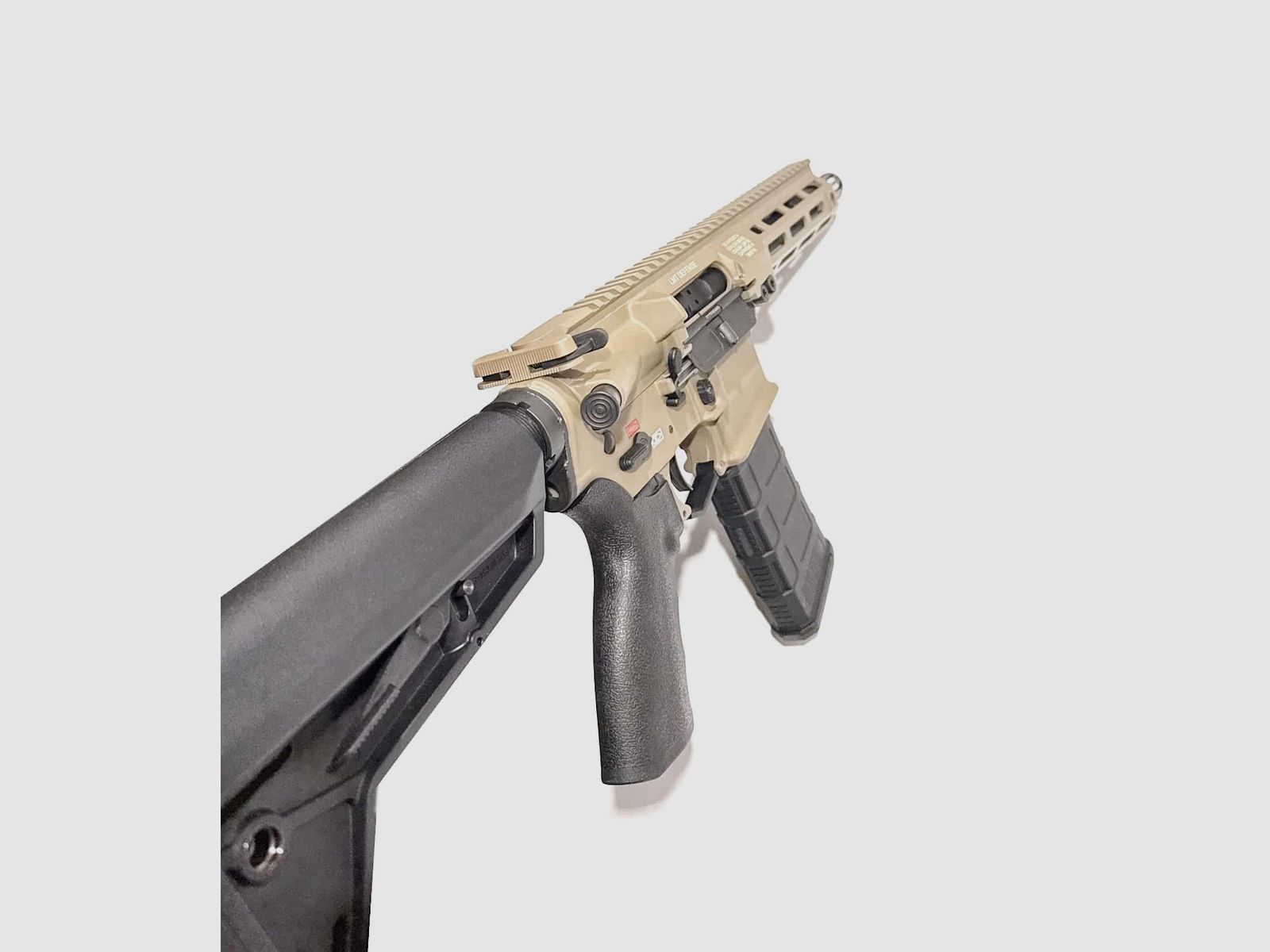 LMT Defense Mars-L „London Police PDW“ FDE 8″ / 5.56×45, Bild 2 von 4
