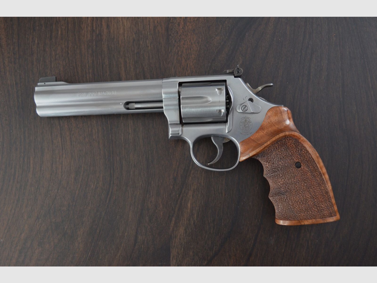 Smith & Wesson 686-6 Target Champion Kal.357 Mag. 6 Zoll Lauf im S&W Koffer mit Zubehör
