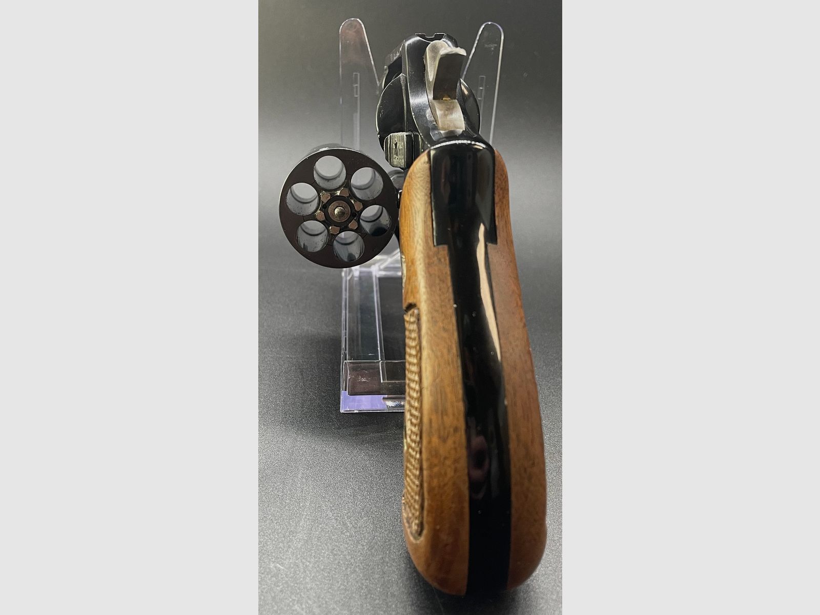 Smith & Wesson Mod.: 12 .38Special 2" barrel wooden grips 6-shot revolver "Airweight