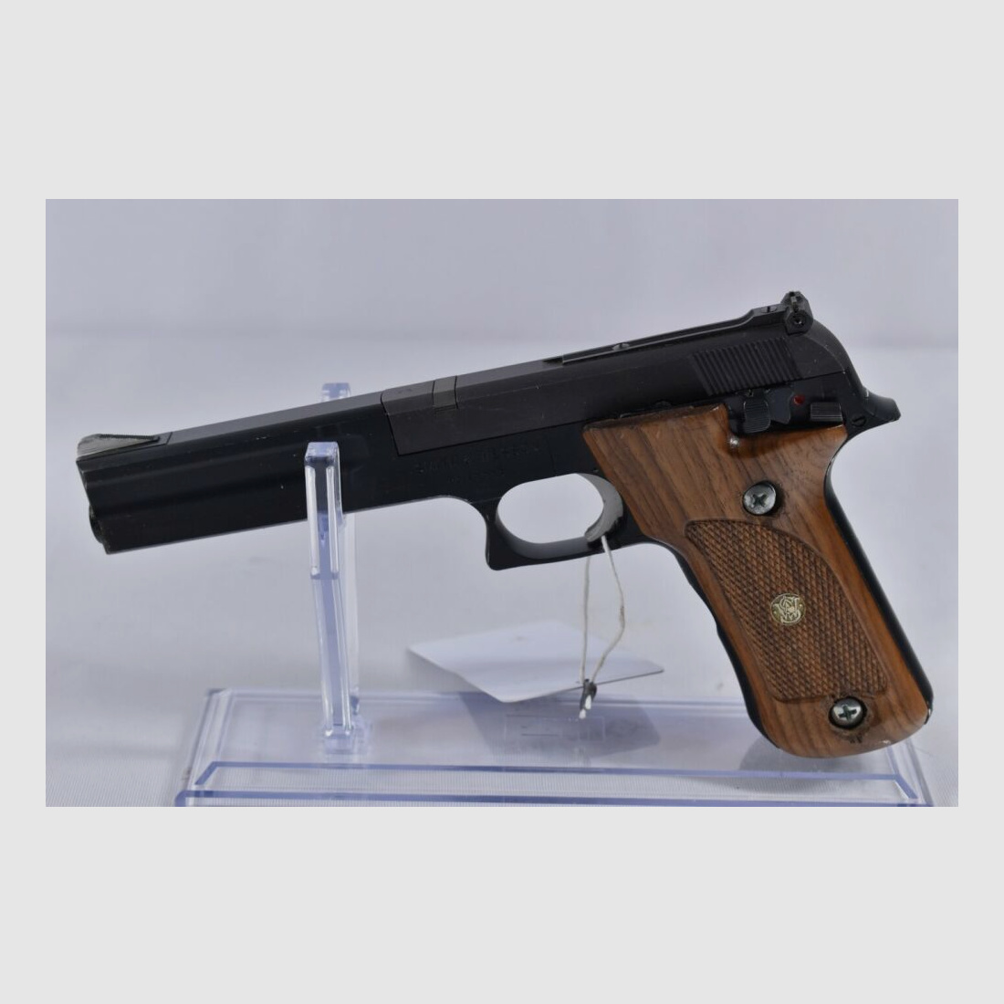 Smith & Wesson M-422 .22lr Pistol