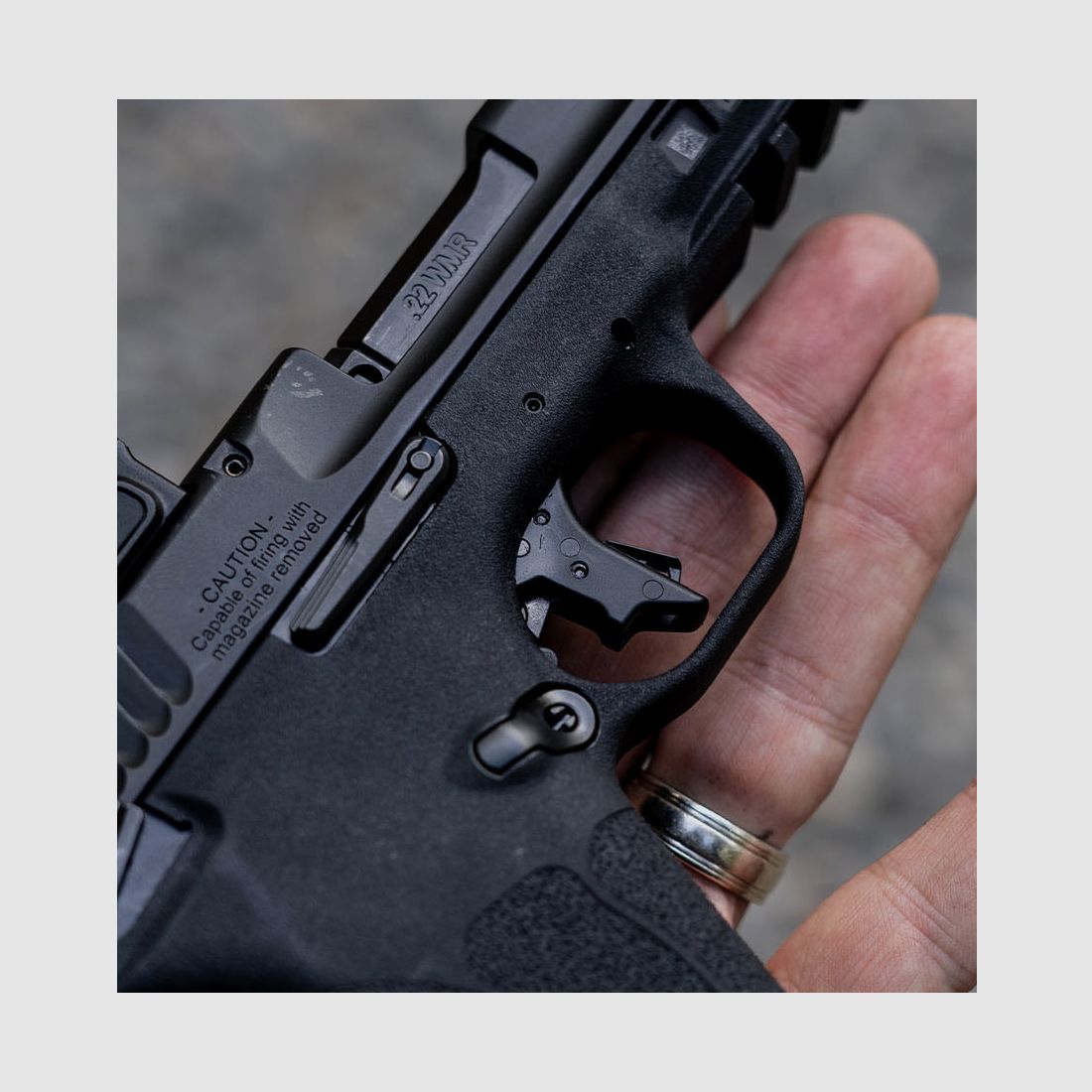 Pistola SMITH & WESSON M&P 22 MAGNUM con seguro manual – 22 WMR, imagen 13 de 14