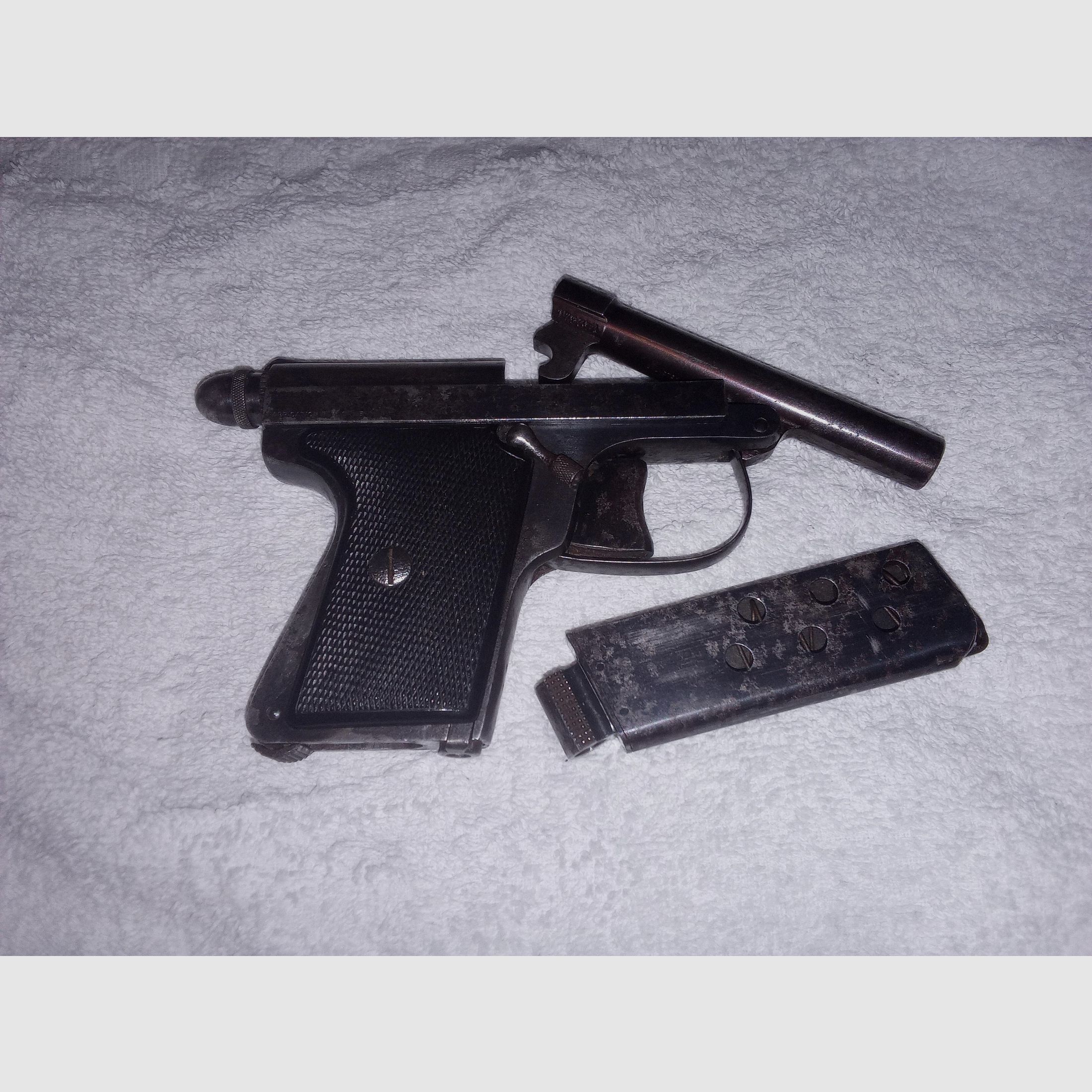 PISTOLET MANUFRANCE Francuski Policjant kal. 6,35 mm ( 25 ACP LUB 25 AUTO ) KATEGORIA B