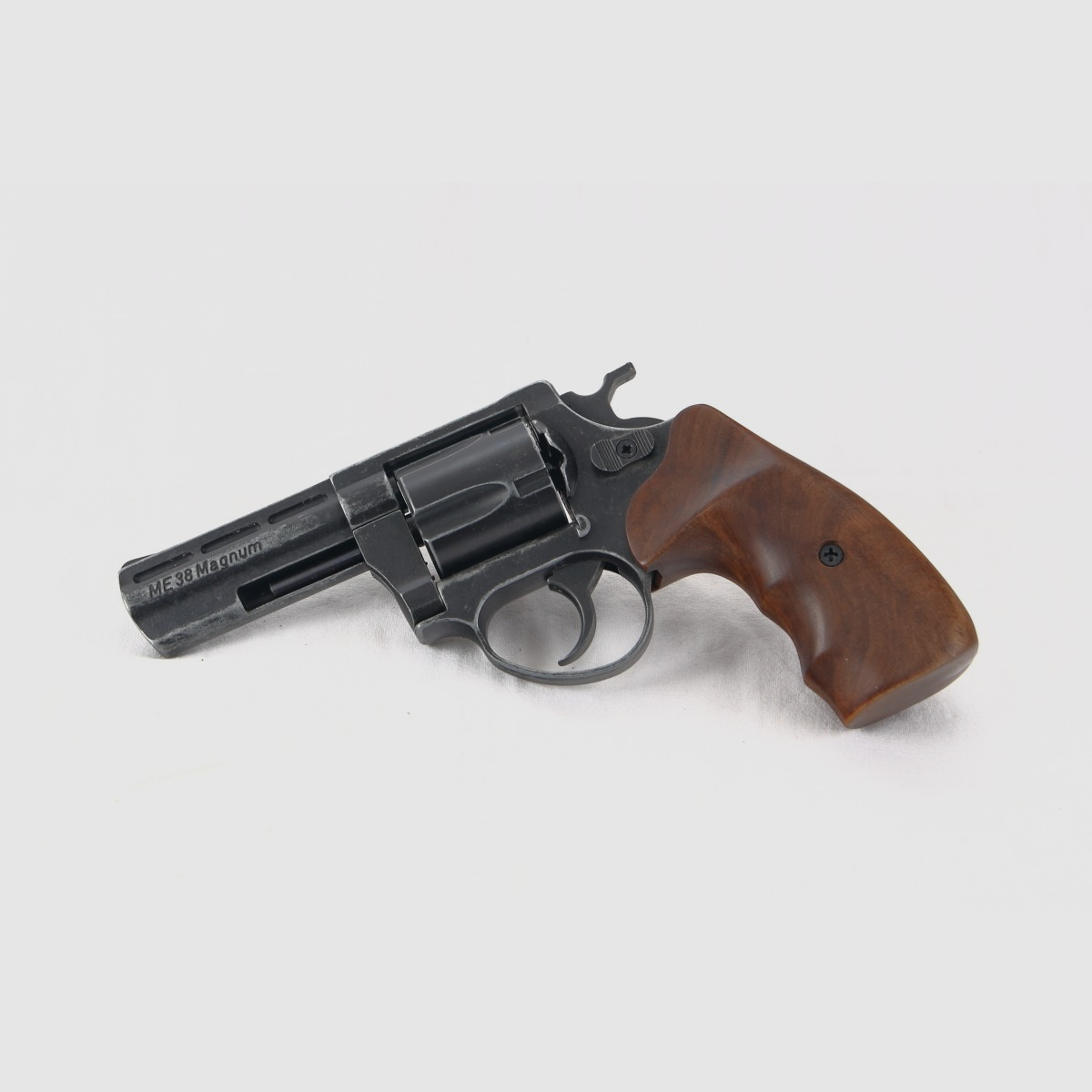 Verkaufe einen neuwertigen Schreckschuss Revolver ME 38 Magnum im Antik Look mit Holzgriffschalen