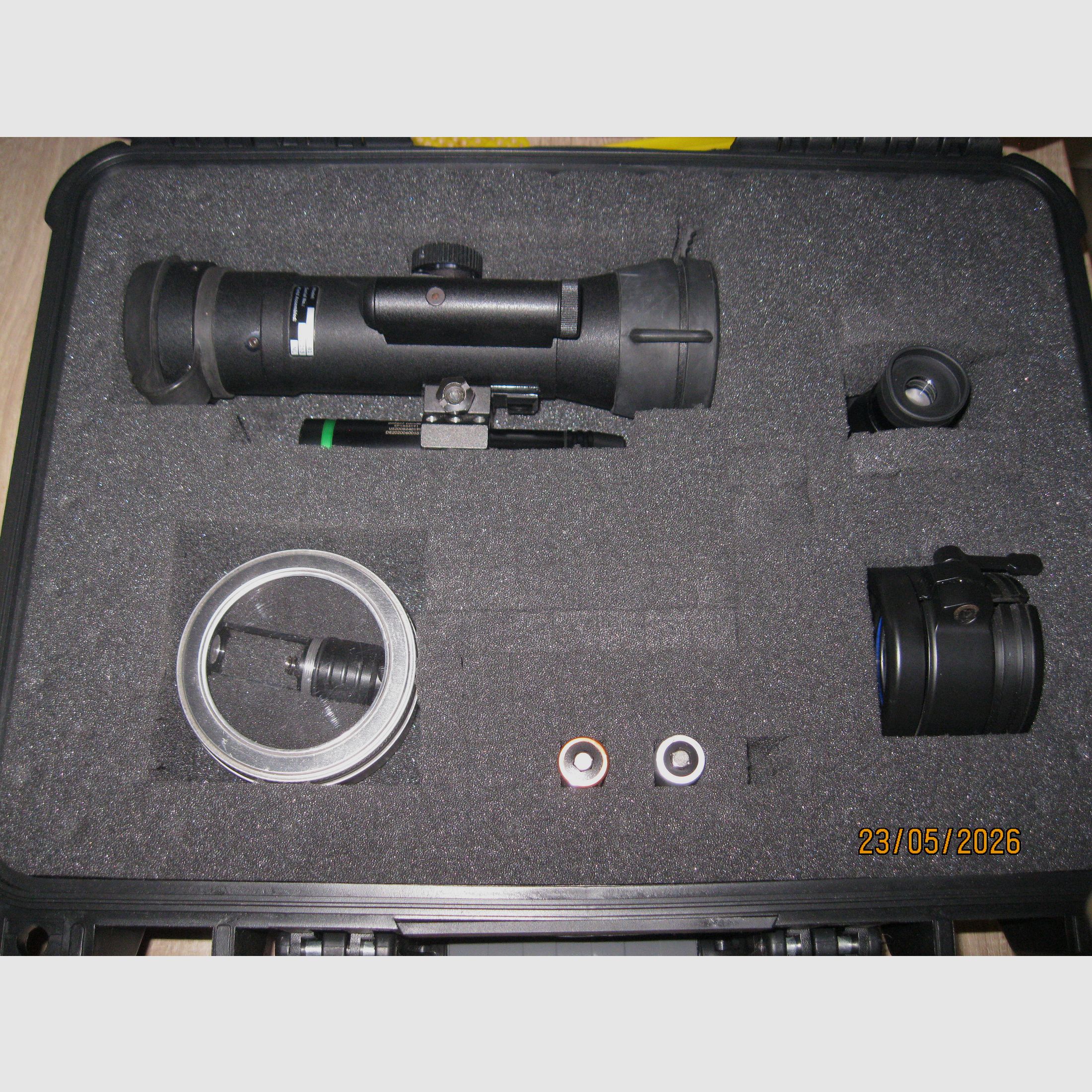 Urządzenie noktowizyjne Lahoux LV-81 Onyx Monochrom. Jak nowe.