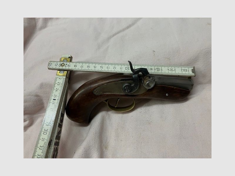 Derringer a percussione a caricamento frontale