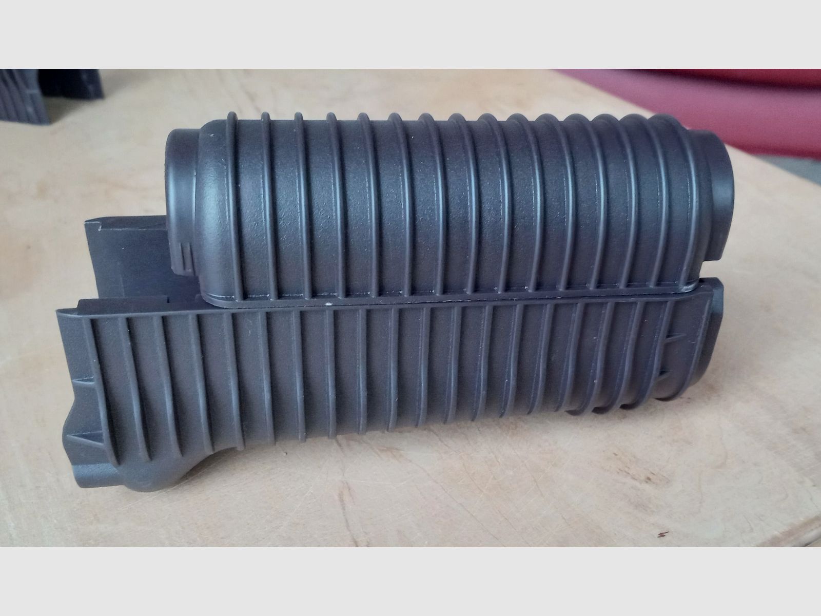 AIRSOFT - Gerippter Pflaumen-Polymer-Handschutz für die Spielzeug Krinkov (AKS-74u) / Preis VB // GBB S-AEG / AKSU