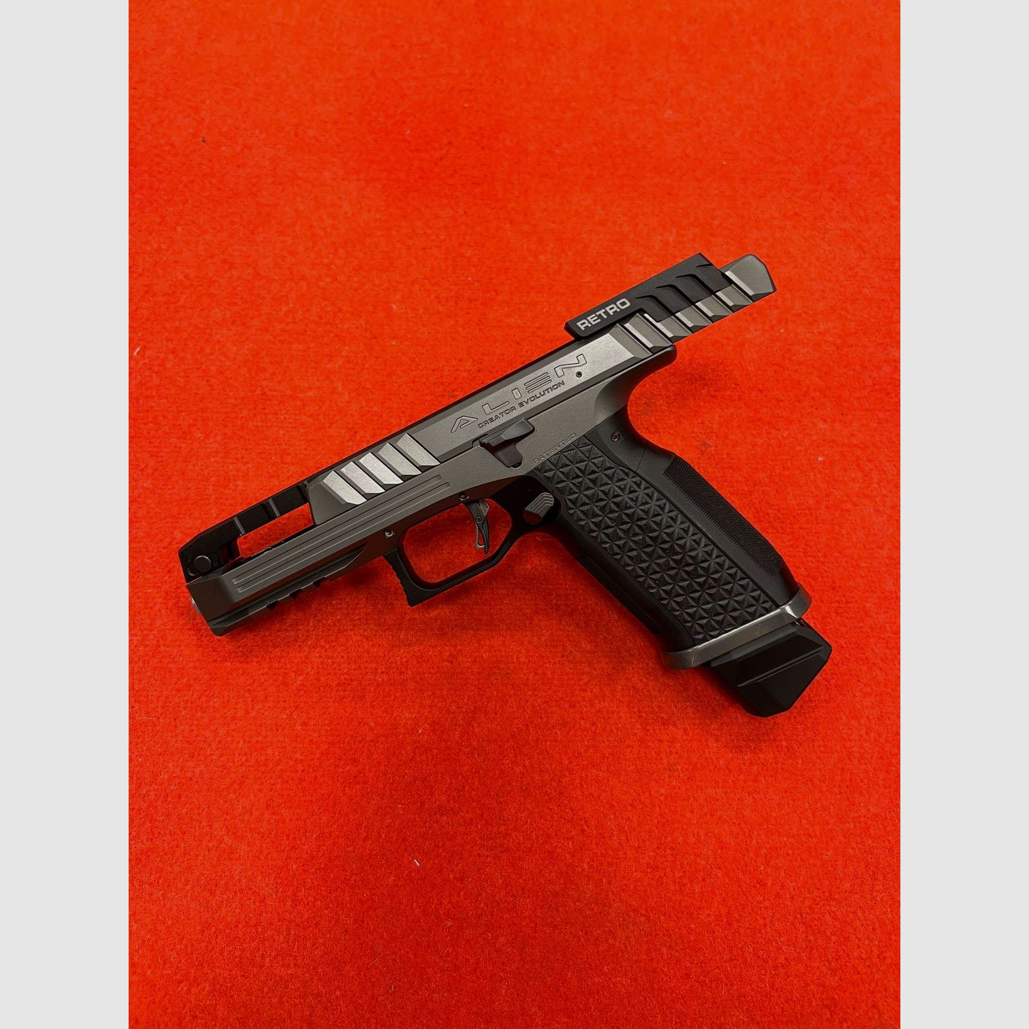 Laugo Arms Alien Creator Retro Kit Calibre 9×19, image 6 sur 9