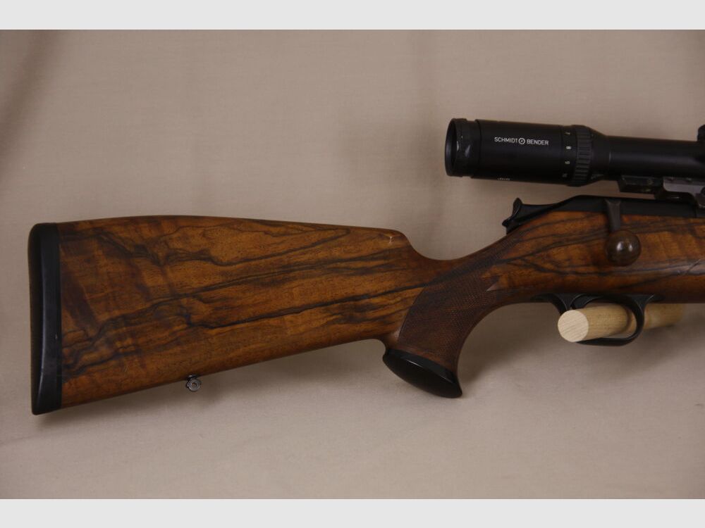 Blaser R93 Stutzen // CUSTOM MADE Handschäftung // Toll gemasertes Schaftholz!