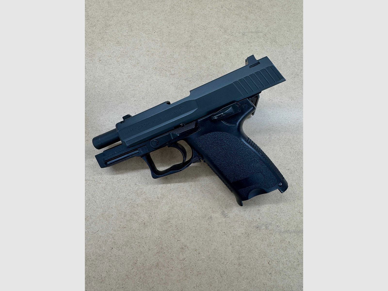 Umarex USP Compact GBB – Objeto para reparadores (magacín con fugas) | mucho accesorio