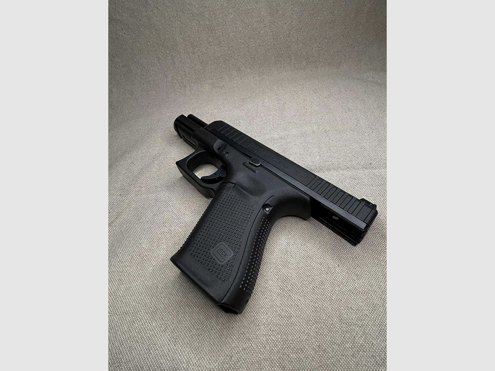 Glock 44 in kaliber .22lr - Compleet pakket met 4 magazijnen, Ghost-holster & 2 optiekbeugels