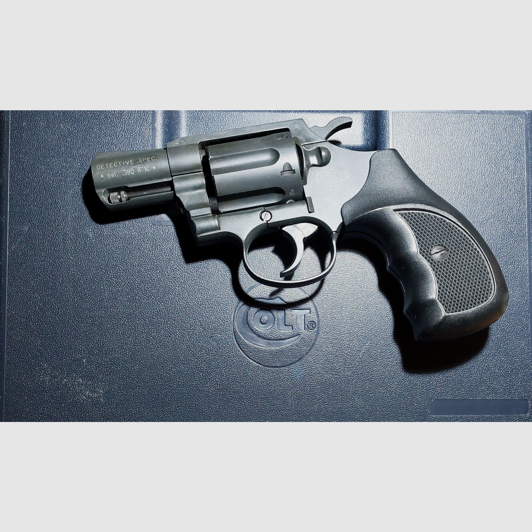 Colt Detective Special (Umarex) .380 (9mm) R.K. (PTB 841) z walizką Colt