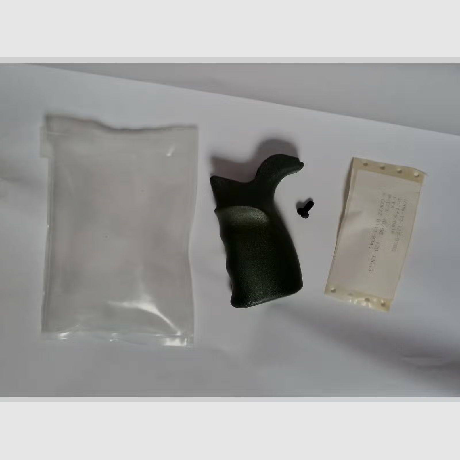 Unbenutzter original Surplus G3 Pistolengriff Griffstück Griff helles Grün inkl. Schraube Zettel und der OVP