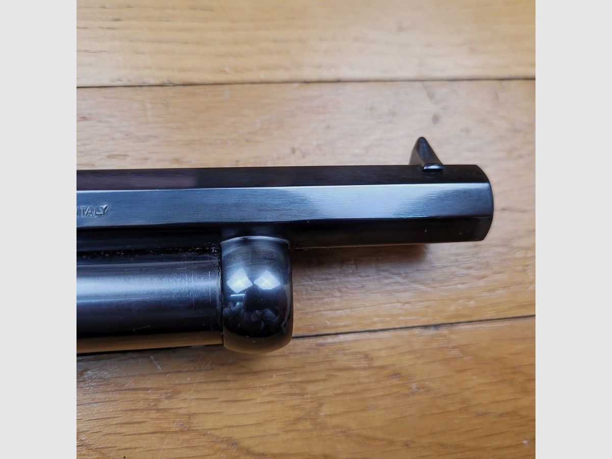 Barok en indrukwekkende LeMat Cavalerie-revolver – Zeldzame productie van Pietta uit 1988 – 9-schots cilinder in kaliber .44 en één centraal voor hagel – Het meest buitengewone wapen van de Burgeroorlog – Originele koffer – Prachtige blauwverkleuring – Perfecte mechanica en esthetiek – TBE++, afbeelding 23 van 30