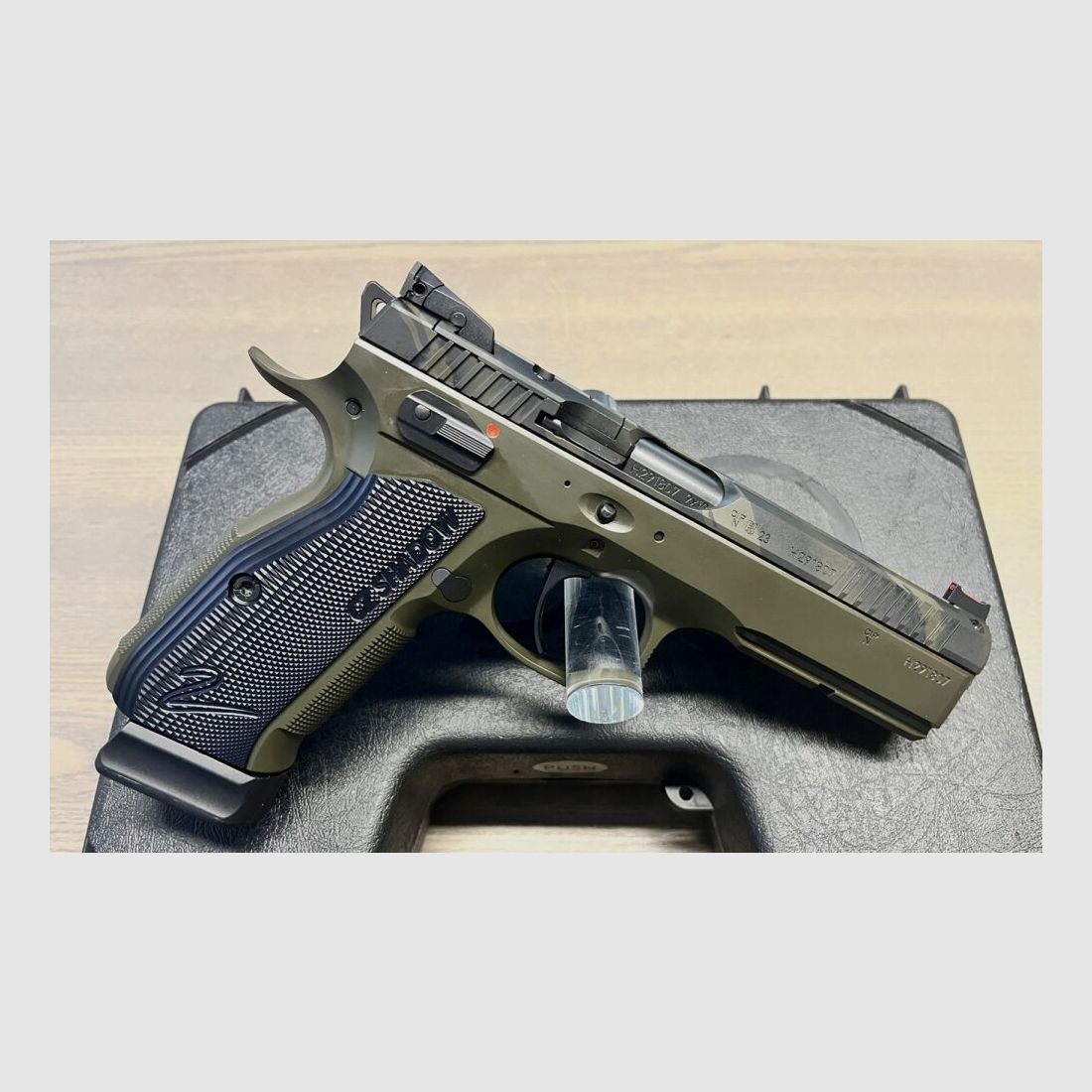 CZ Uhersky Brod Shadow 2 - MODELO ESPECIAL - Camo / Oliva