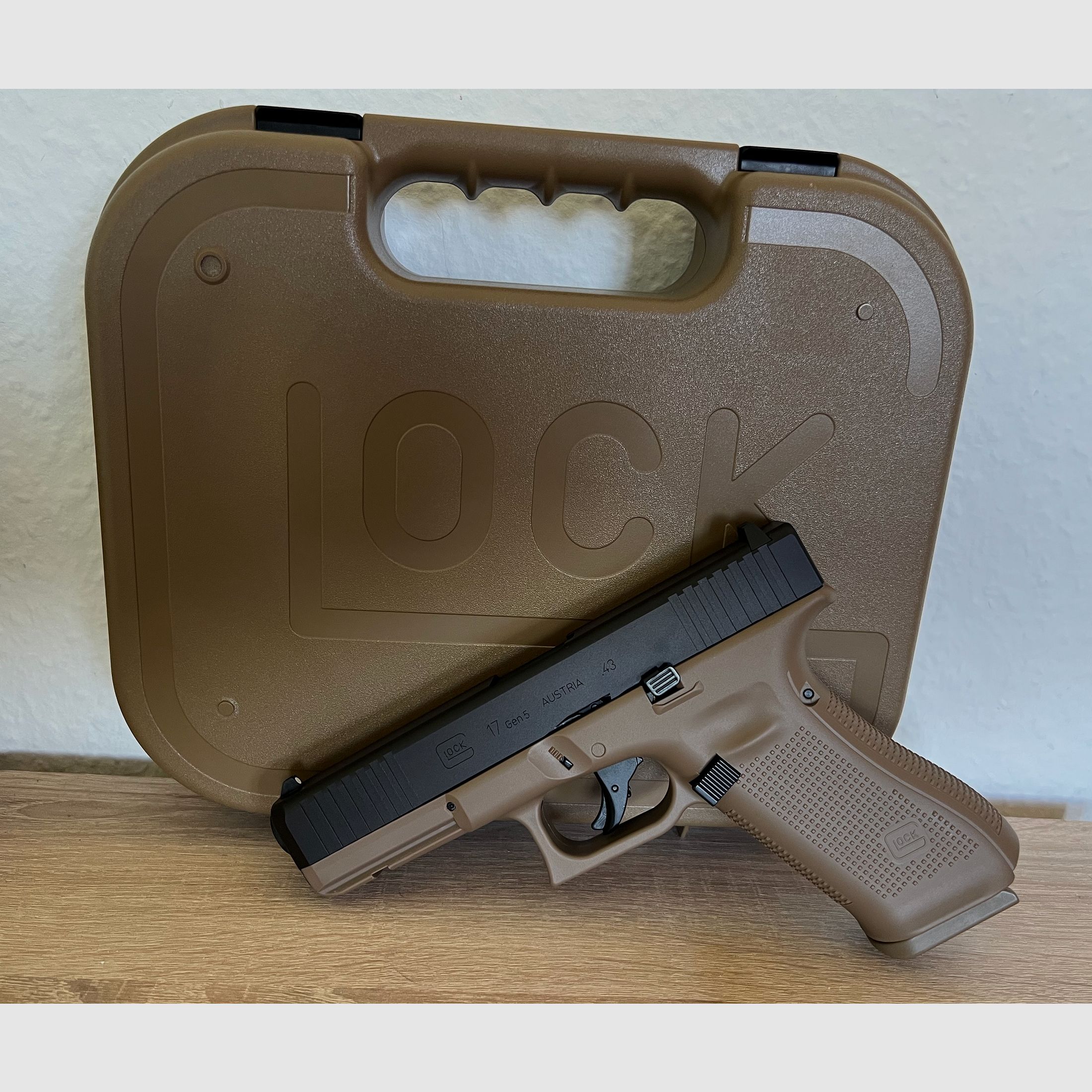 T4E GLOCK 17 Gen5 French Army Edition RAM gun Cal. .43 with accessories, image 1 of 13