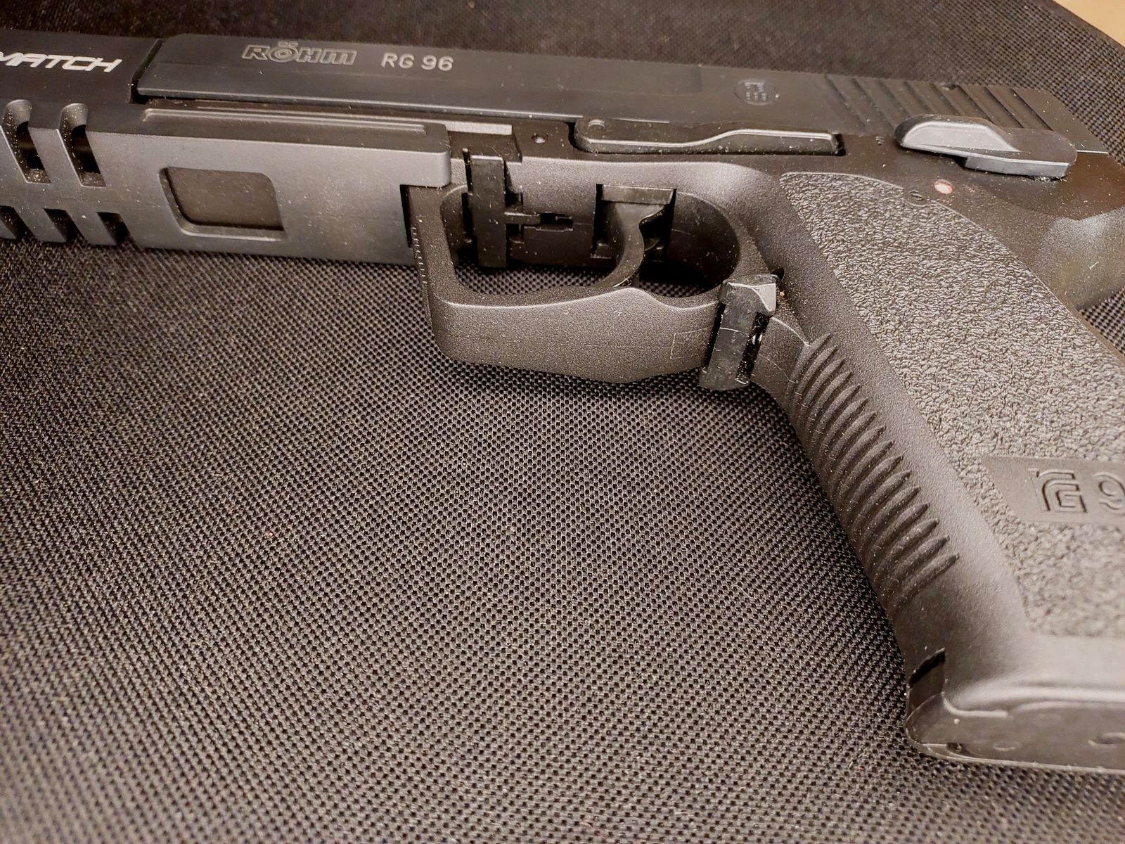 Röhm RG 96 Match Schreckschusspistole brüniert Kal. 9 mm P.A.K brüniert (PTB 699) RG 96 Set mit Matchaufsatz und 2 Magazinen