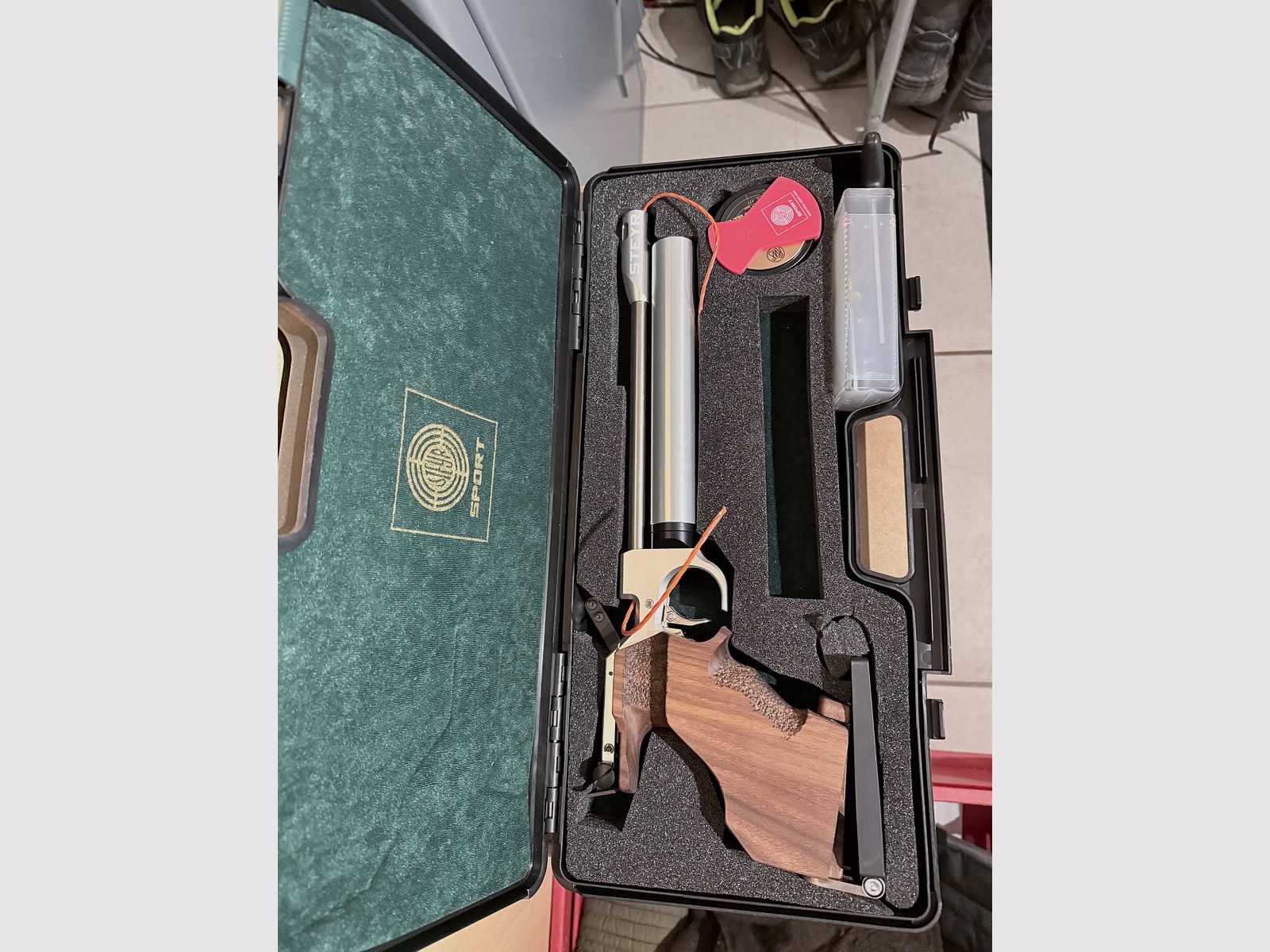Steyer air pistol LP2 left