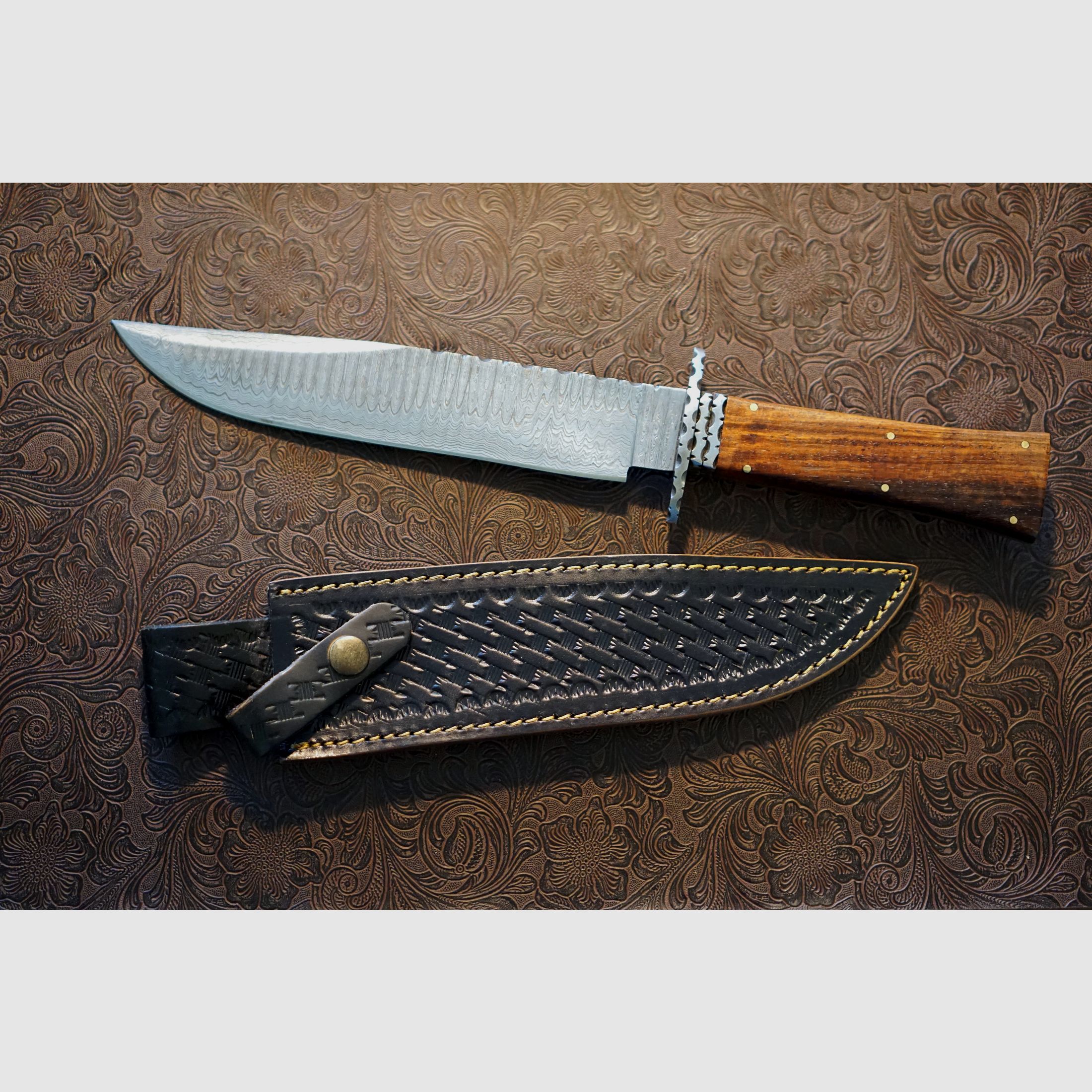 Riesiges Bowie - 36,9cm - Damast - Walnuss - Lederscheide - Neu!