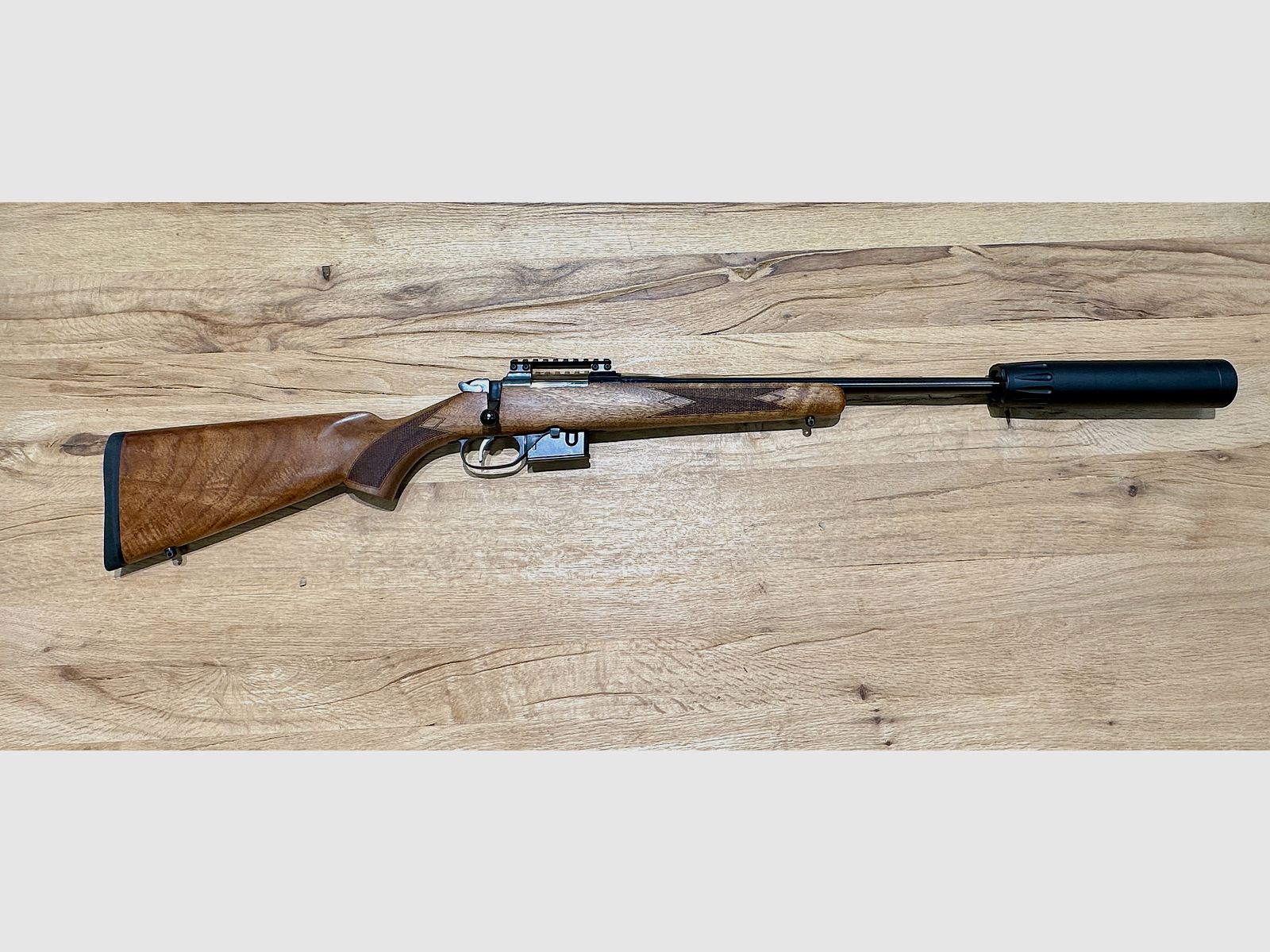 CZ 527 M Karabiner .223Rem. mit Picatinny-Montage & Schalldämpfer