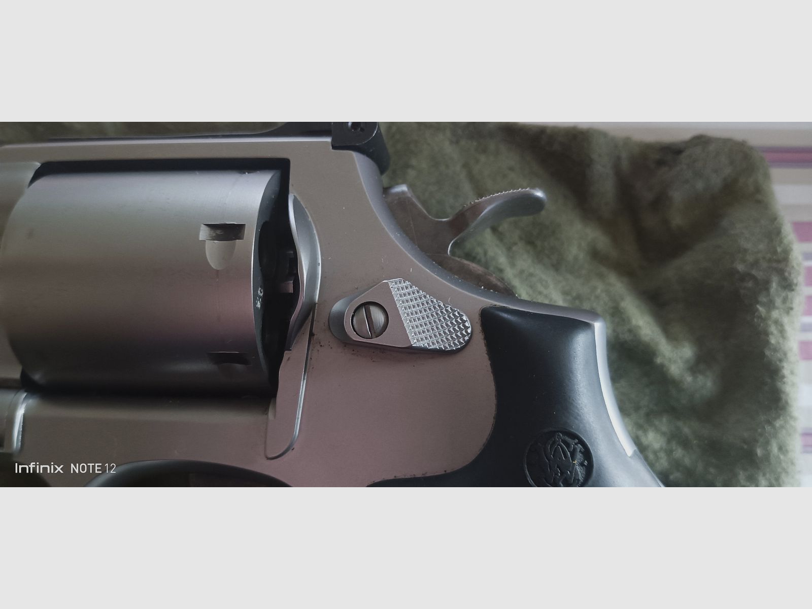 Rewolwer Smith & Wesson 6" lufa