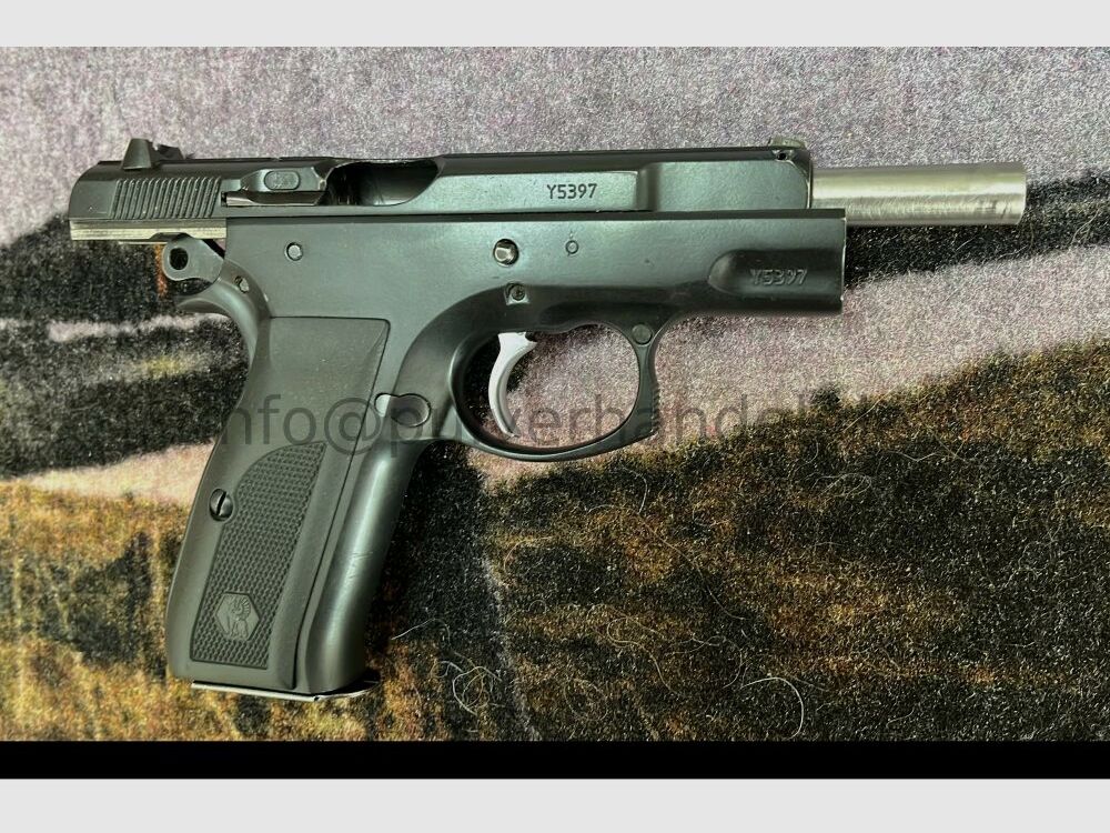 CZ 75 nowa, całkowicie stalowa pistolet z oryginalnymi gumowymi okładzinami 9mm Luger