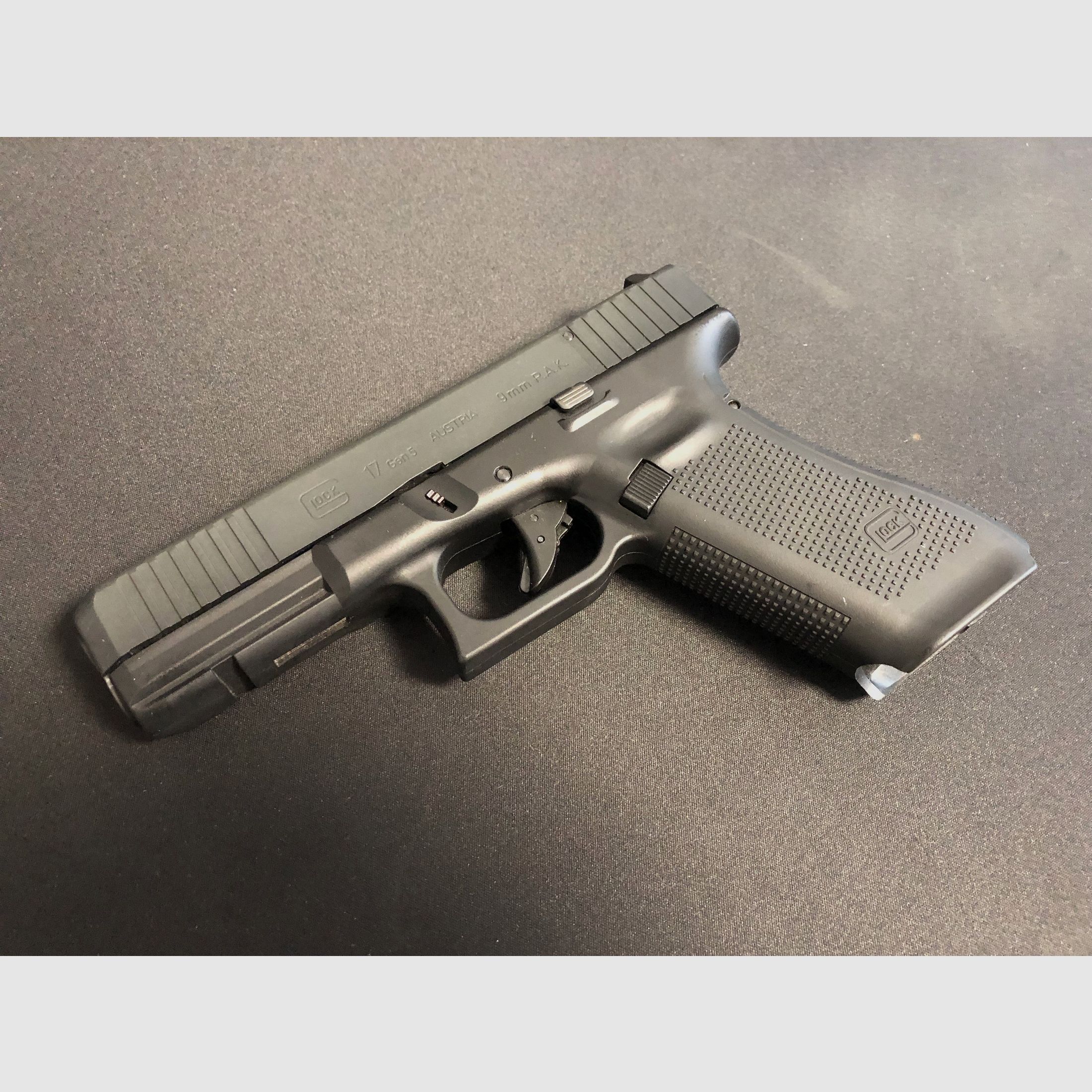 Glock 17 Gen 5 9mm P.A.K. 