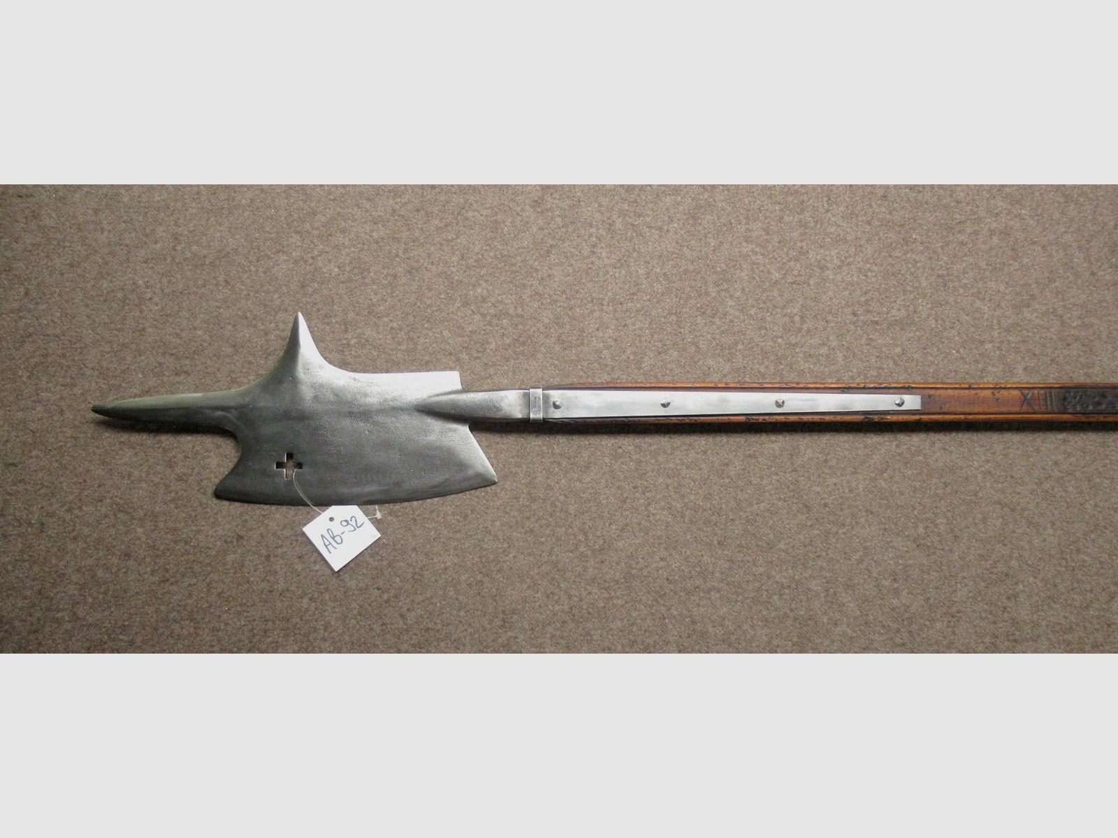 AB-92 Hellebardenreplik, Bild 1 von 2