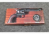 Replica dekoracyjny rewolwer COLT SAA Cal. .45 Peacemaker niklowany Srebrny Złoty