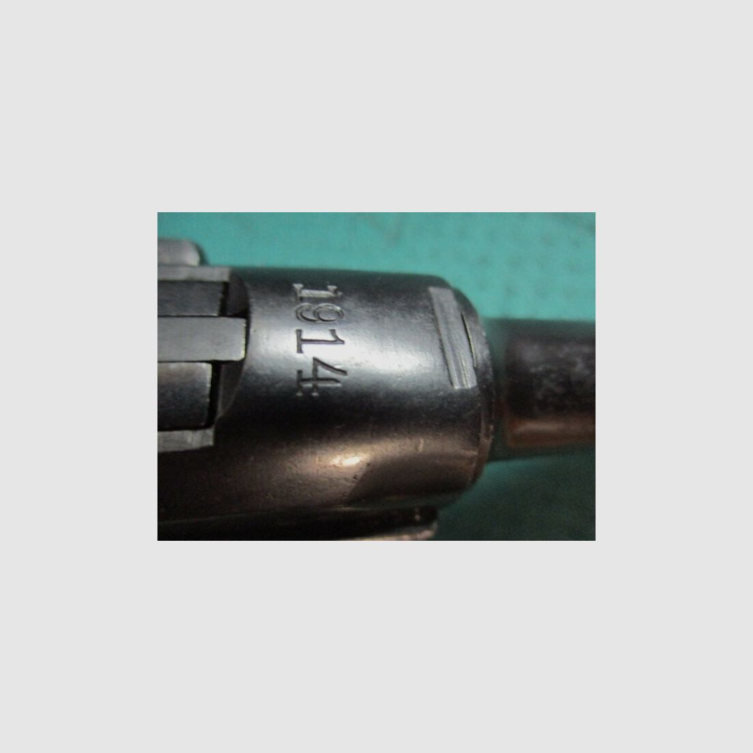 Pistolet 08 de la police populaire Vopo avec tampon 08