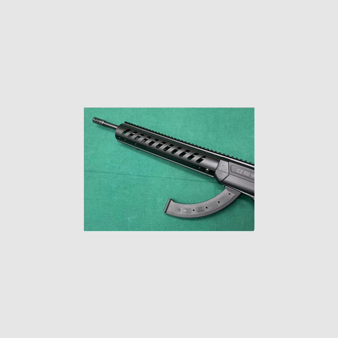 CZ 512 Tactical .22lr rifle semiautomático de pequeño calibre, imagen 2 de 5