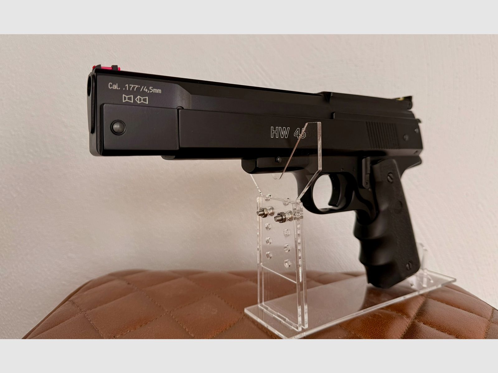 Luftpistole Weihrauch HW45 brüniert 4,5 mm Fiberoptik.