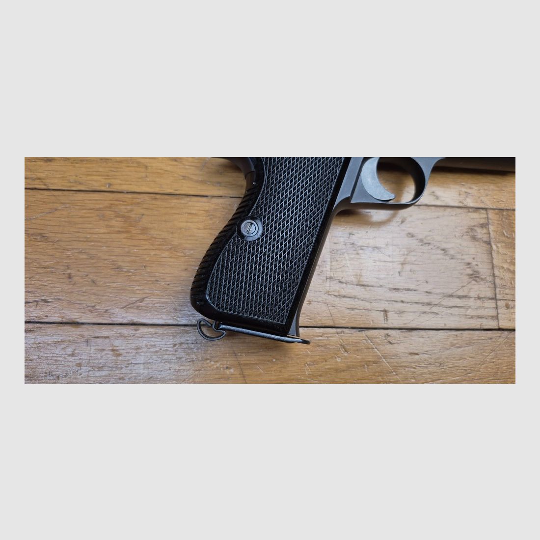 Très beau pistolet SIG P210-2 – Mythe du 9 para – Arme militaire du 4° contrat – Vers 1957/60-62 – Très bon Bronzage – Fonctionnement et canon de rêve – 2° chargeur et étui (la totale!) fournis en sus – État TBE+/TBE++ !, image 19 sur 26