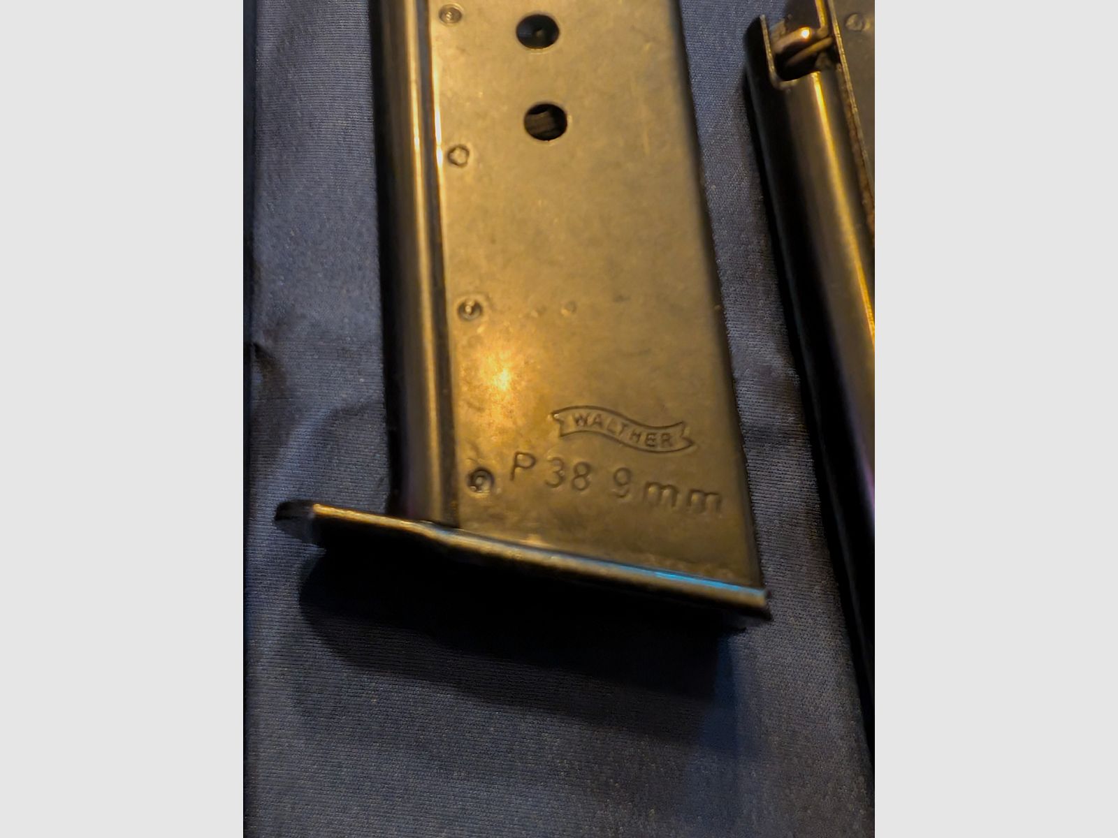 Walther P38 (Carl Walther Waffenfabrik Ulm/Do.), kal. 9 mm Luger – kat. B – 3 magazynki, 2 pary chwytów