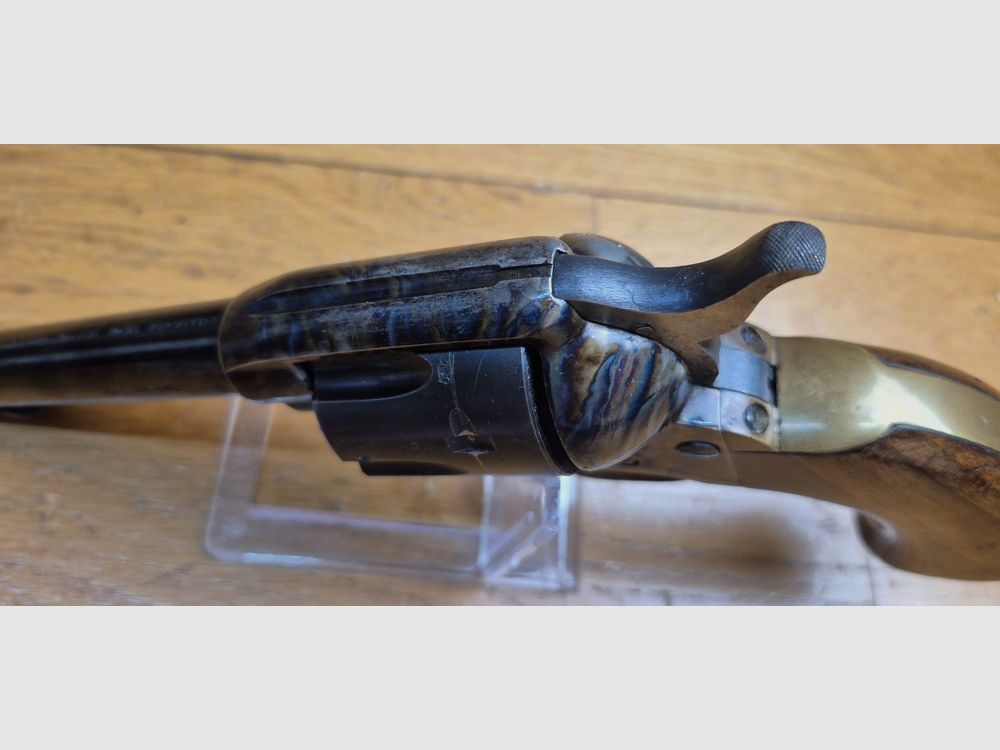 Buon e bello revolver Armi Jäger tipo Colt SAA 1873 — Cal. .45 Long Colt / .45LC — Arma del 1968 (!) — Ottima lavorazione, in particolare in legno — Meccanica e canna impeccabili — Bel astuccio in pelle 100% e in TBE incluso! — Set BE+/TBE, immagine 11 di 20