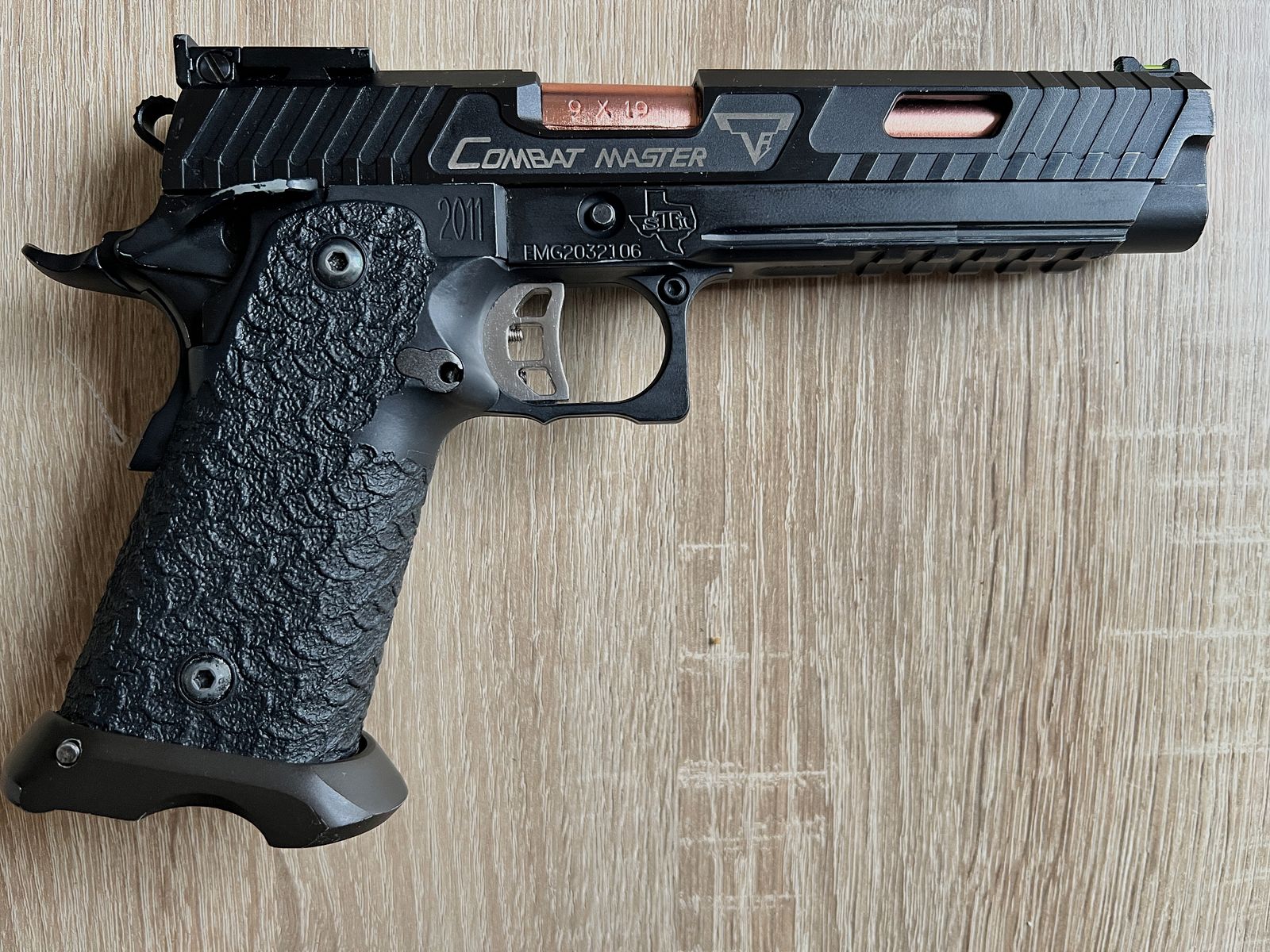 Combat Master 2011 par EMG