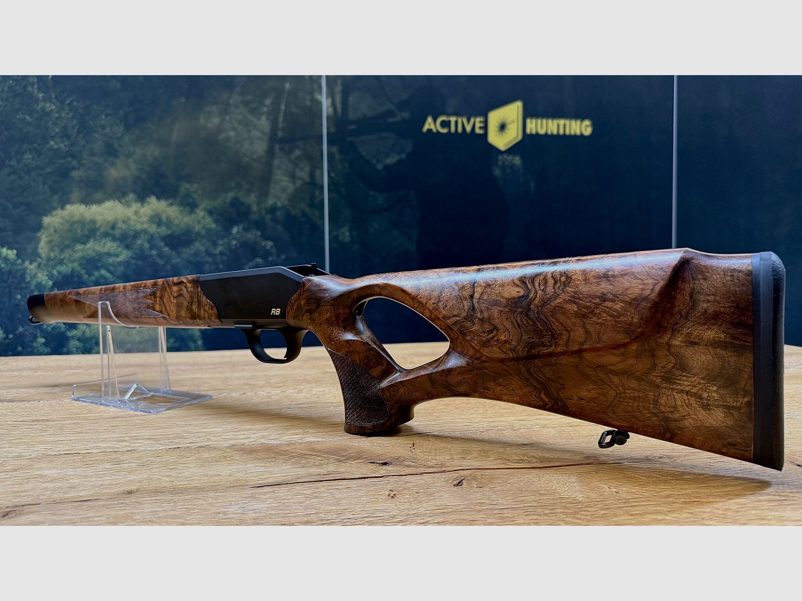 Blaser R8 Holzschaft/Lochschaft mit System, traumhafter, außergewöhnlicher Zubehör-Lochschaft HK 8-9, goldenes R8 Logo