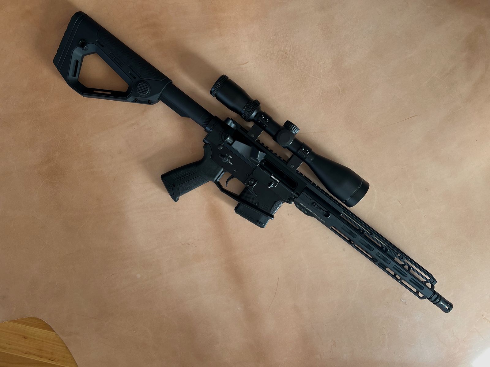 Hera Arms AR15 mit Glas und Zubehör