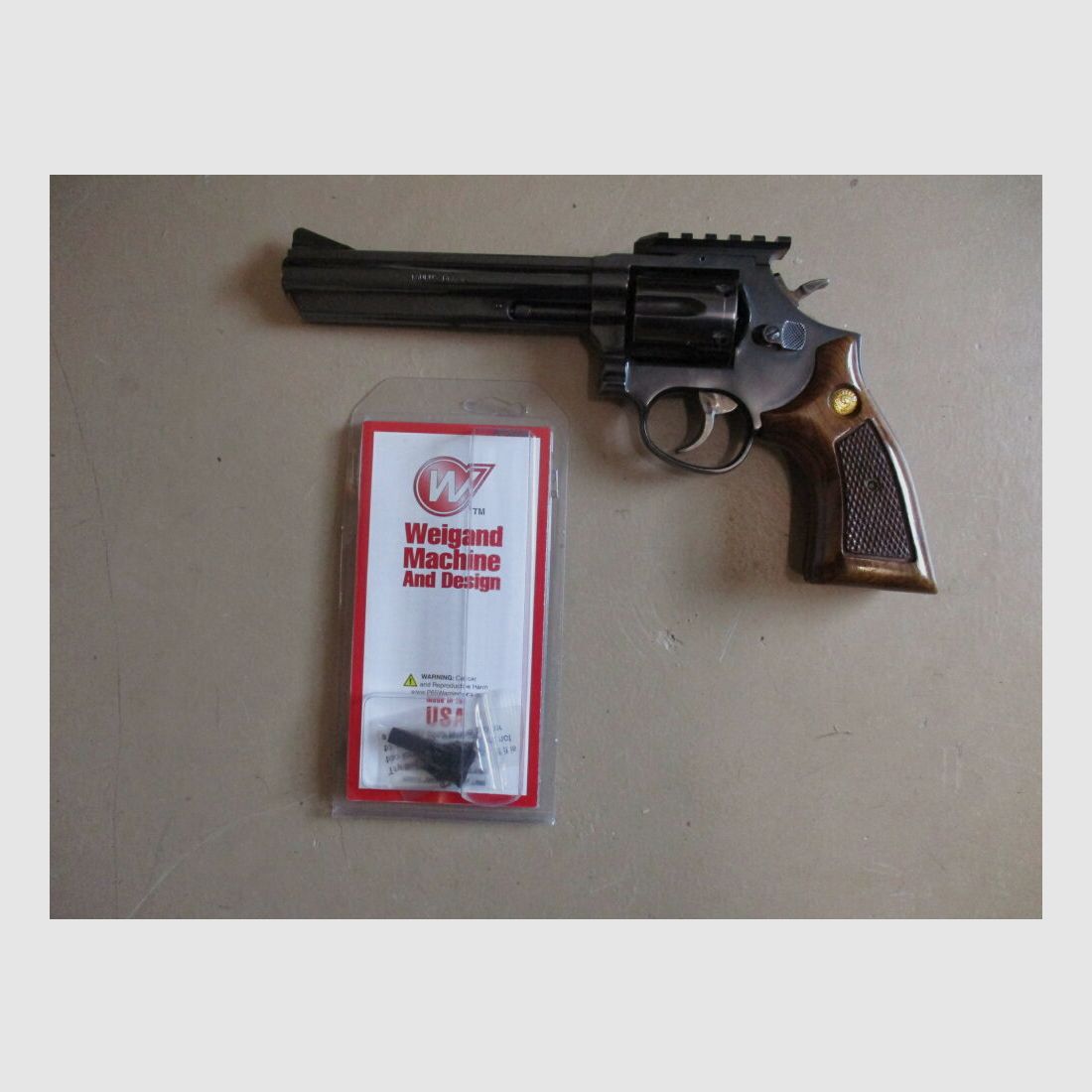 Revolver Taurus .357 mag 6 inches with Weigand Weaver rail and sight, image 3 of 3