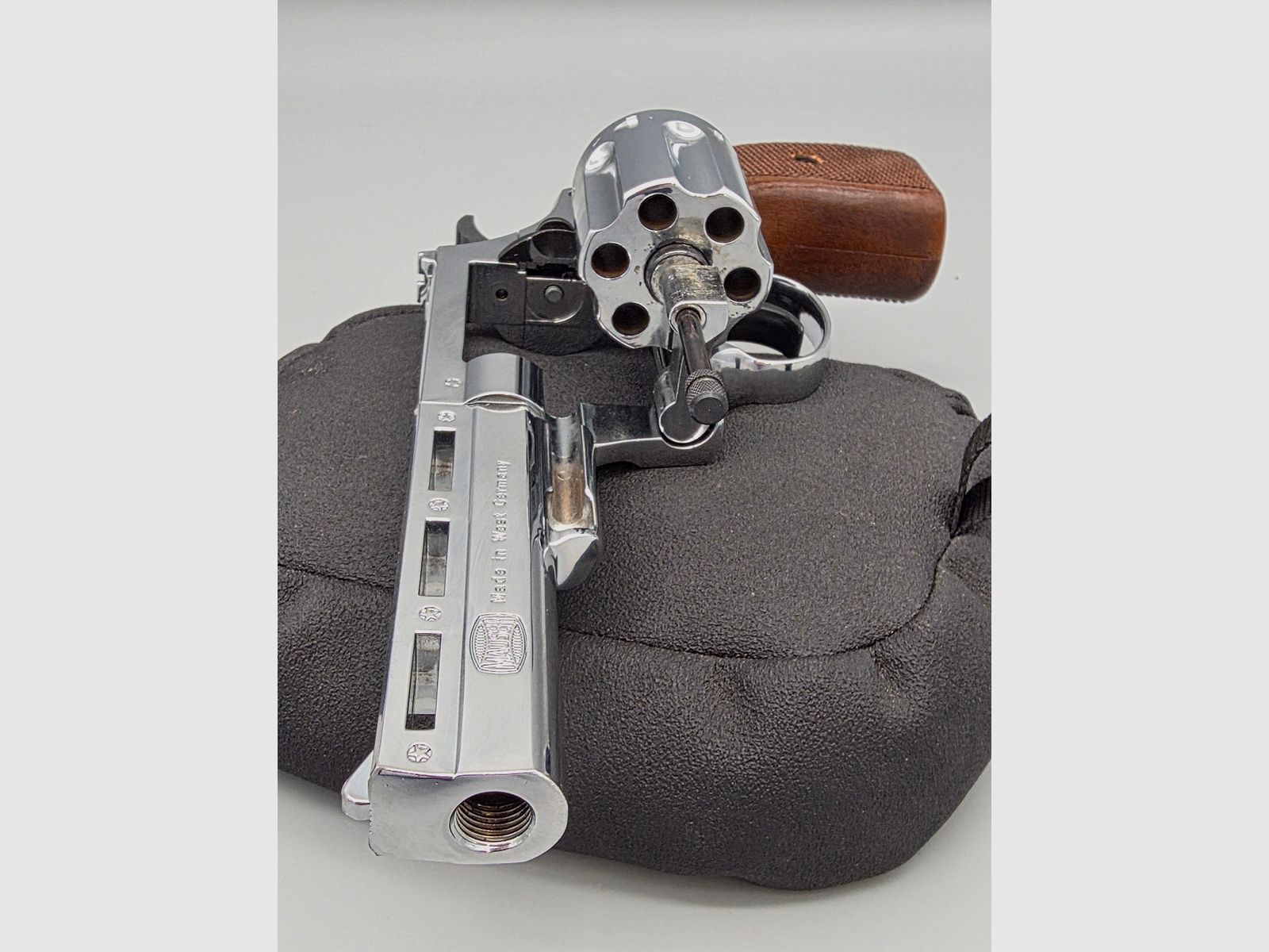 Sammler SRS Revolver Mauser L100 Chromfinish mit Holzgriffen im Kaliber 9mm Knall .380 Schreckschuss