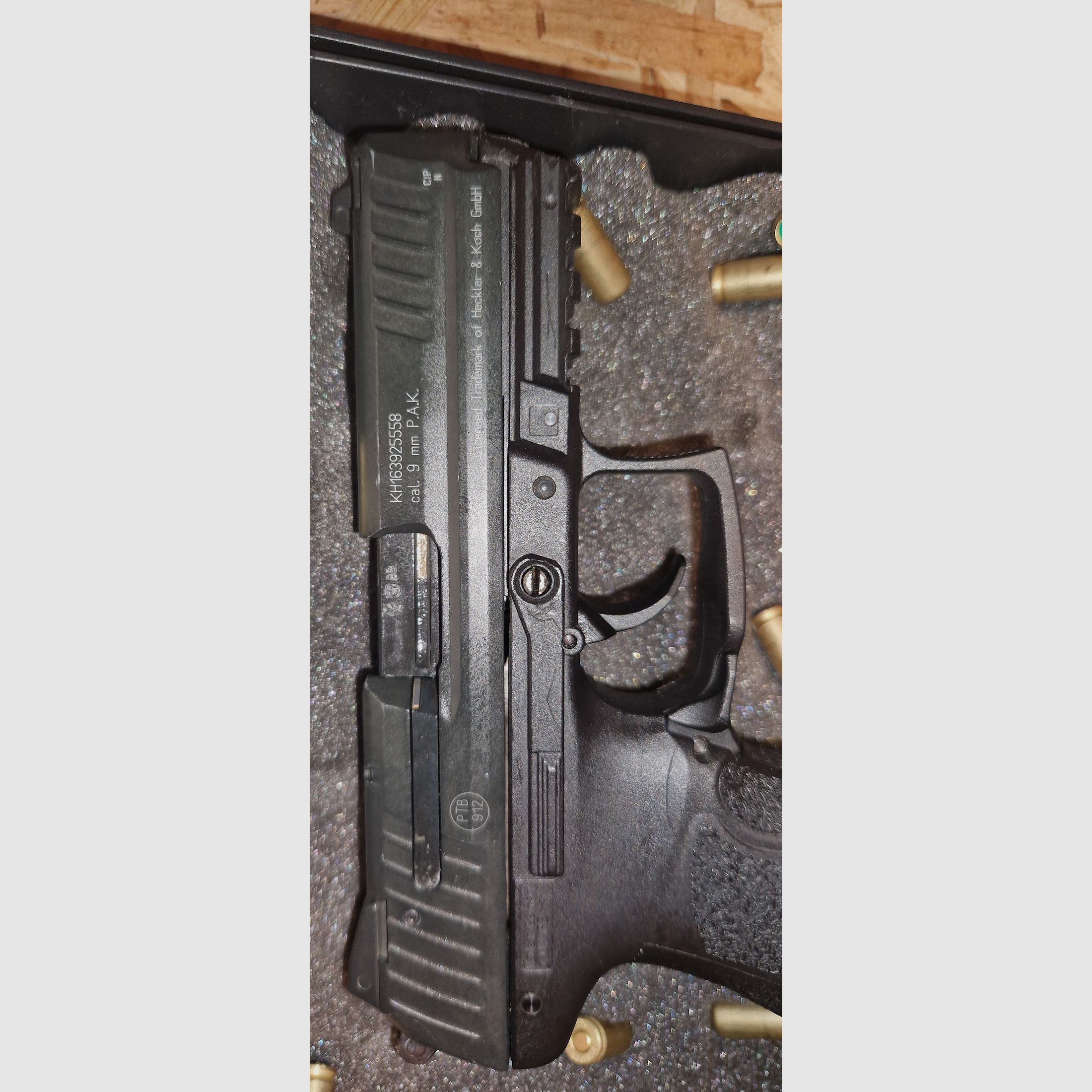 HECKLER KOCH HK P30 / NERO / con accessori / cal. 9mm P.A.K. / PTB 912 / PISTOLA A GAS DA ALLERTA SILVESTRE AUTODIFESA COLLEZIONE -----> leggi la descrizione <------