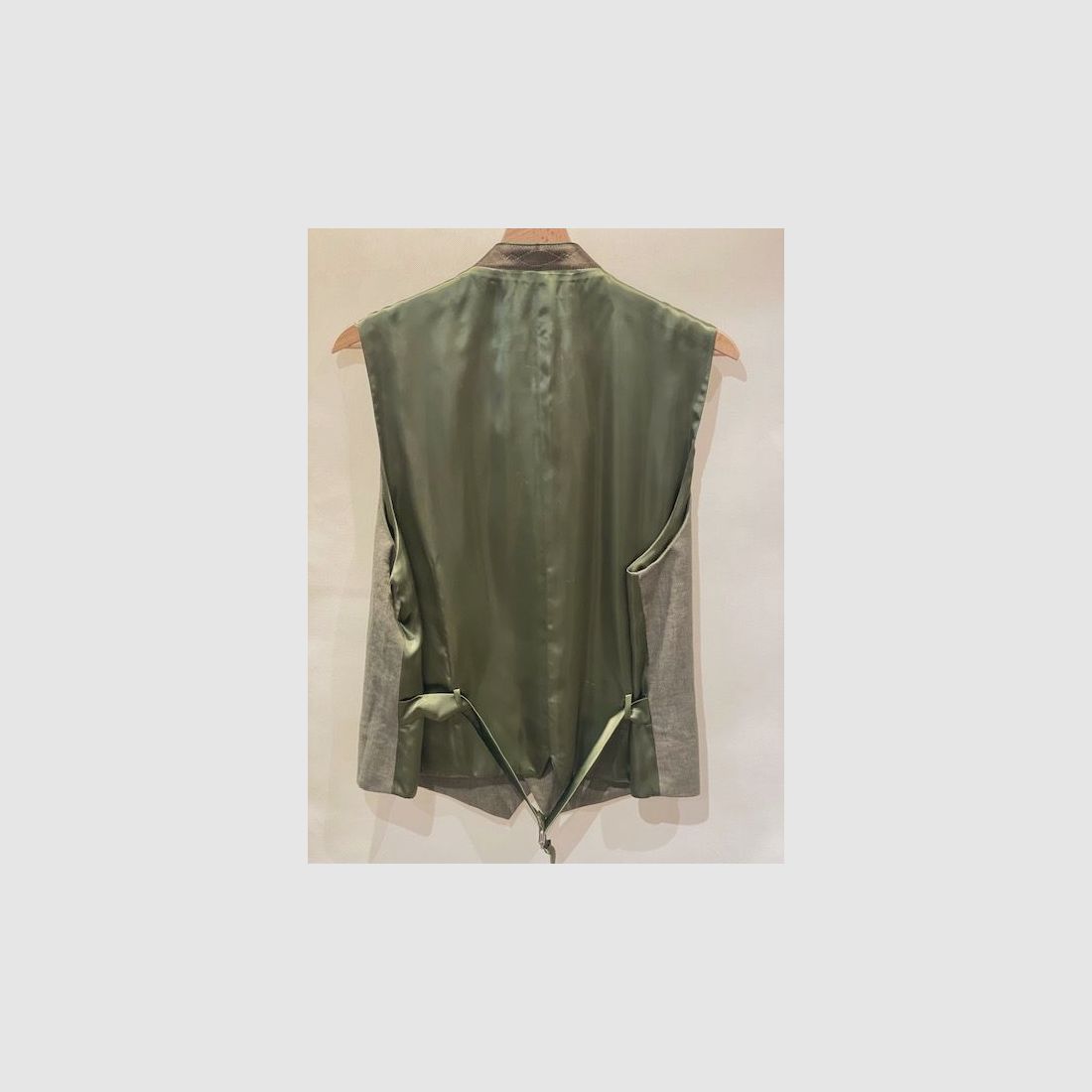 Von Dörnberg linen vest in khaki, image 2 of 2