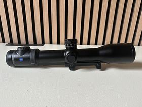 Zeiss V8 1.8–14x50 – iluminowany celownik – szyna – najlepsze uniwersalne szkło