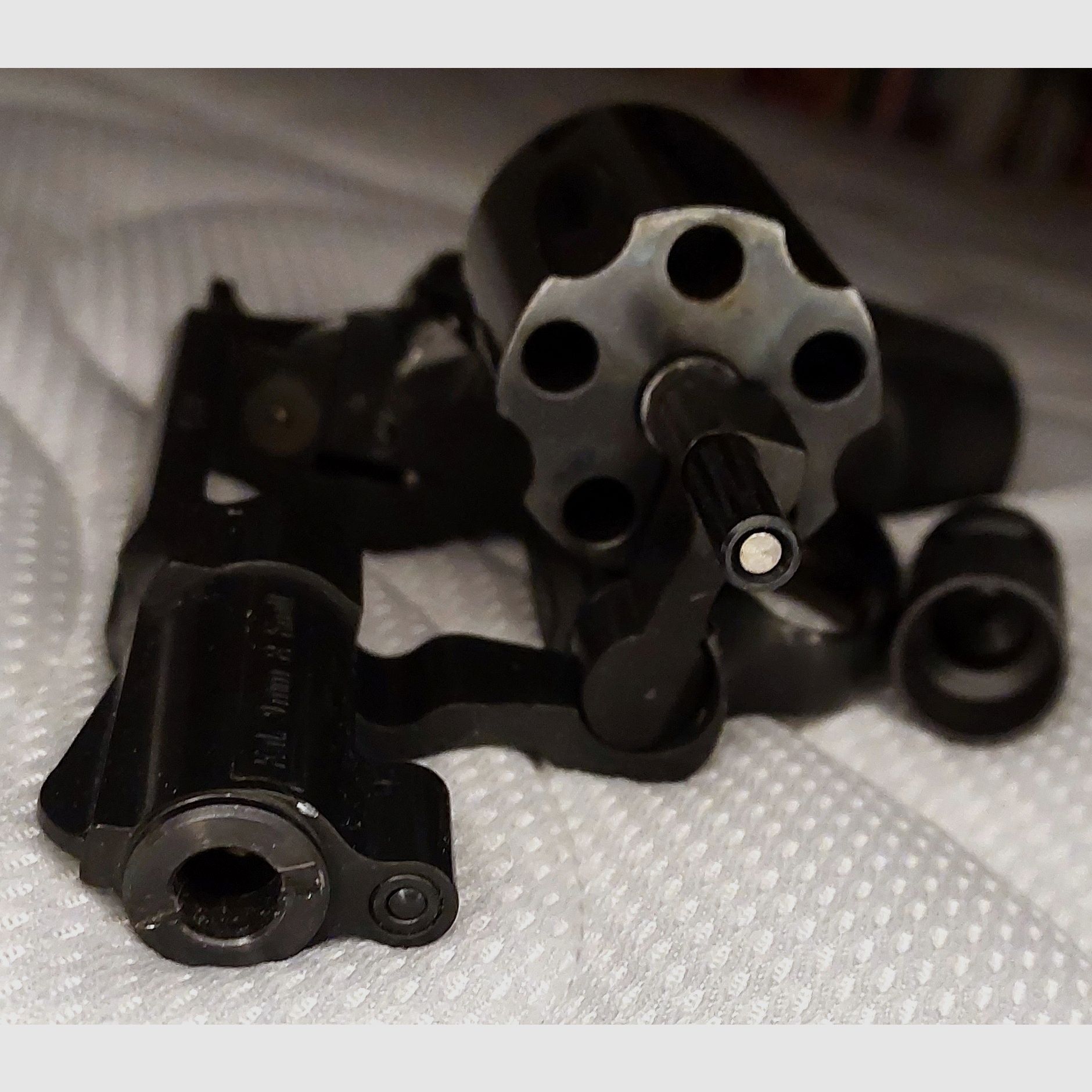 Weihrauch HW37 cal. 9mm R.K. (PTB 887) OVP in ottime condizioni (Arminius HW 37) con impugnature Hogue