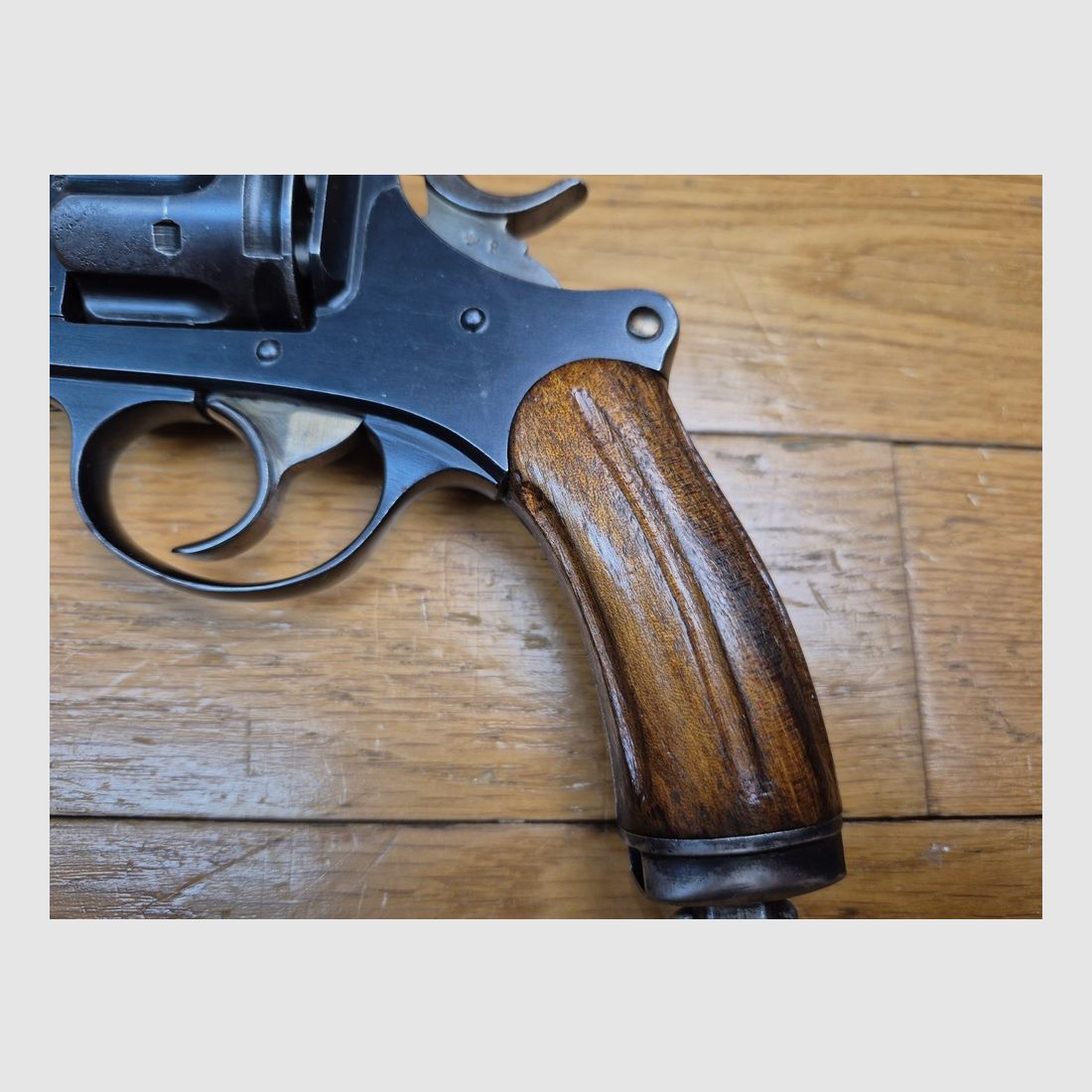 Sehr schöner Schweizer Revolver Modell 1882 (und nicht 1882-29!) – Kal. .7.5 Schweizer – Militärwaffe aus dem Arsenal von Bern – » W+F Bern » – Waffe 2. Art von 1916 – Nur 17.255 Waffen – Sehr guter Zustand und Kategorie D! – TBE, Bild 4 von 25