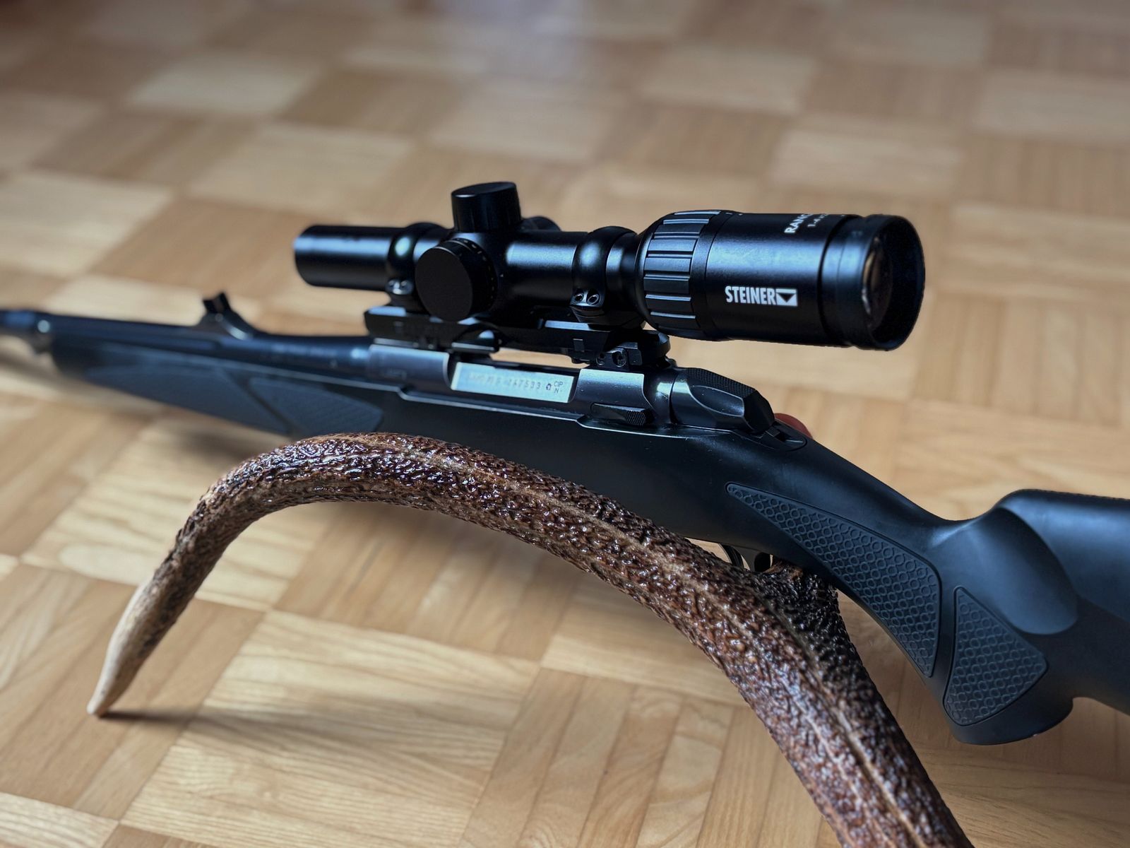 Sako 85 Black Bear / Steiner Ranger 4 1-4x24 / Dentler / Drückjagdkombination / NEUWERTIG